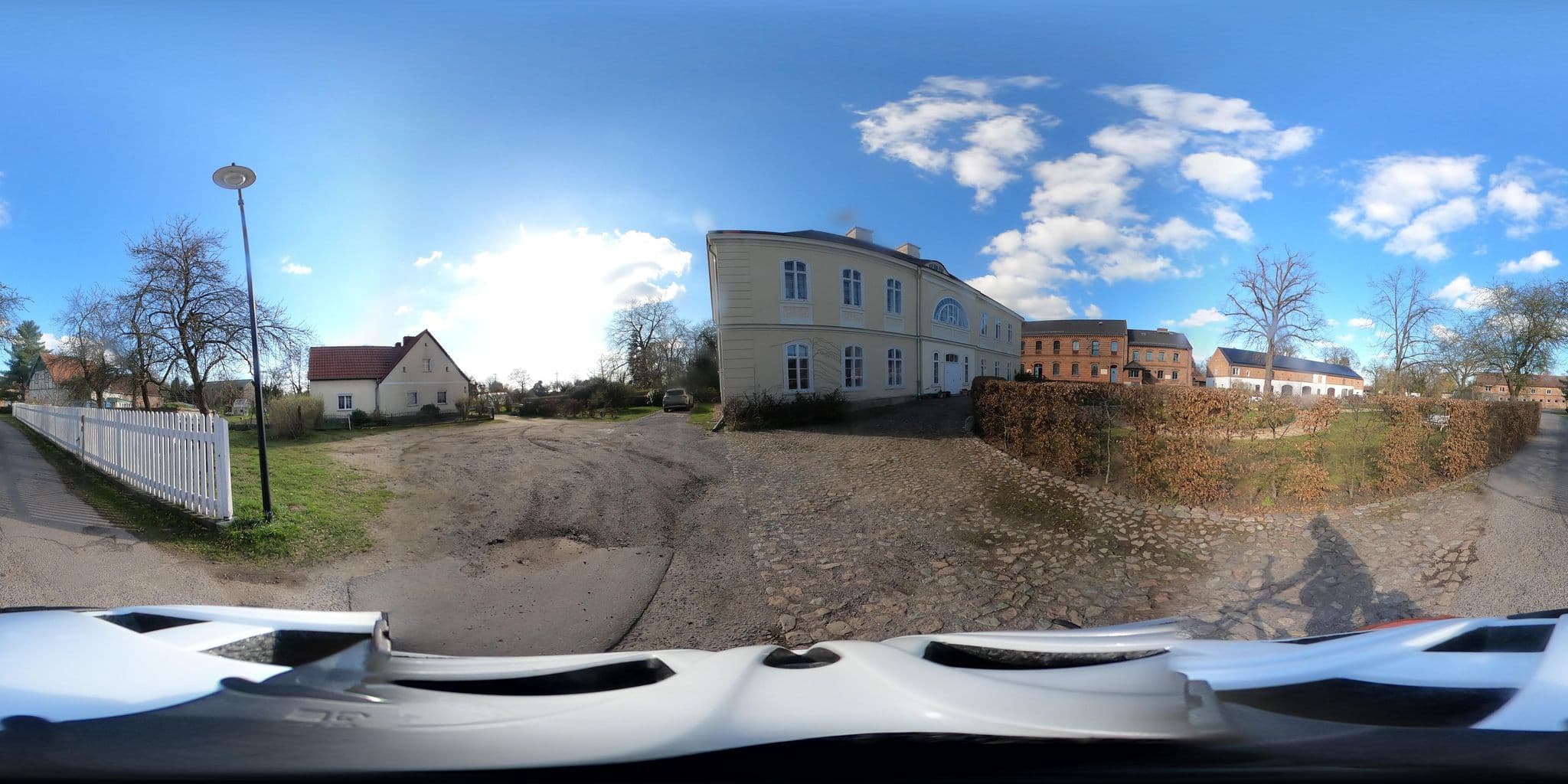 Street view near Gutshaus Sieversdorf, Jacobsdorf — © Oderradler (CC BY-SA · Mapillary)