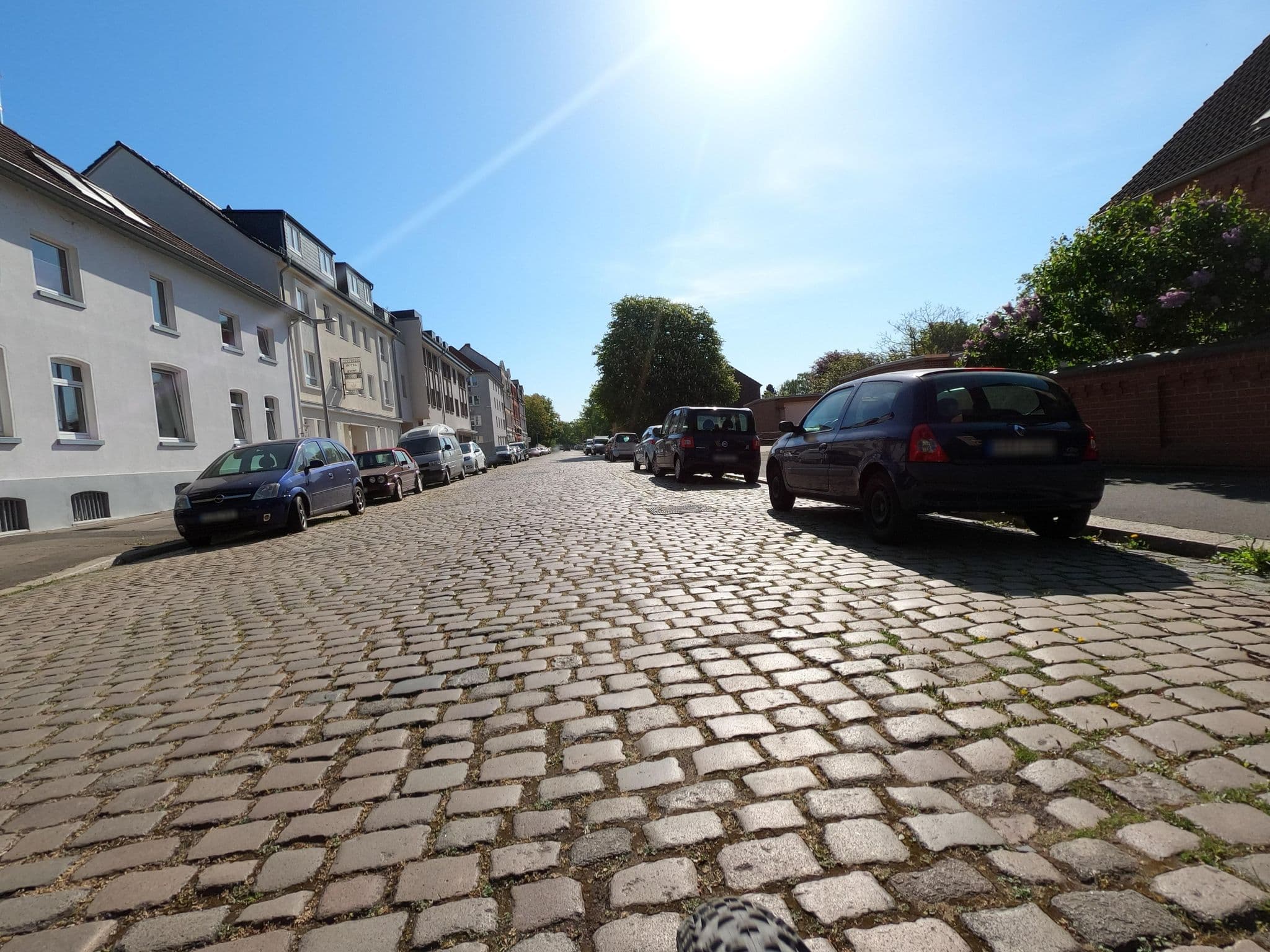 Street view near Hotel Am Schloss, Herrenhausen — © Langfahrer (CC BY-SA · Mapillary)