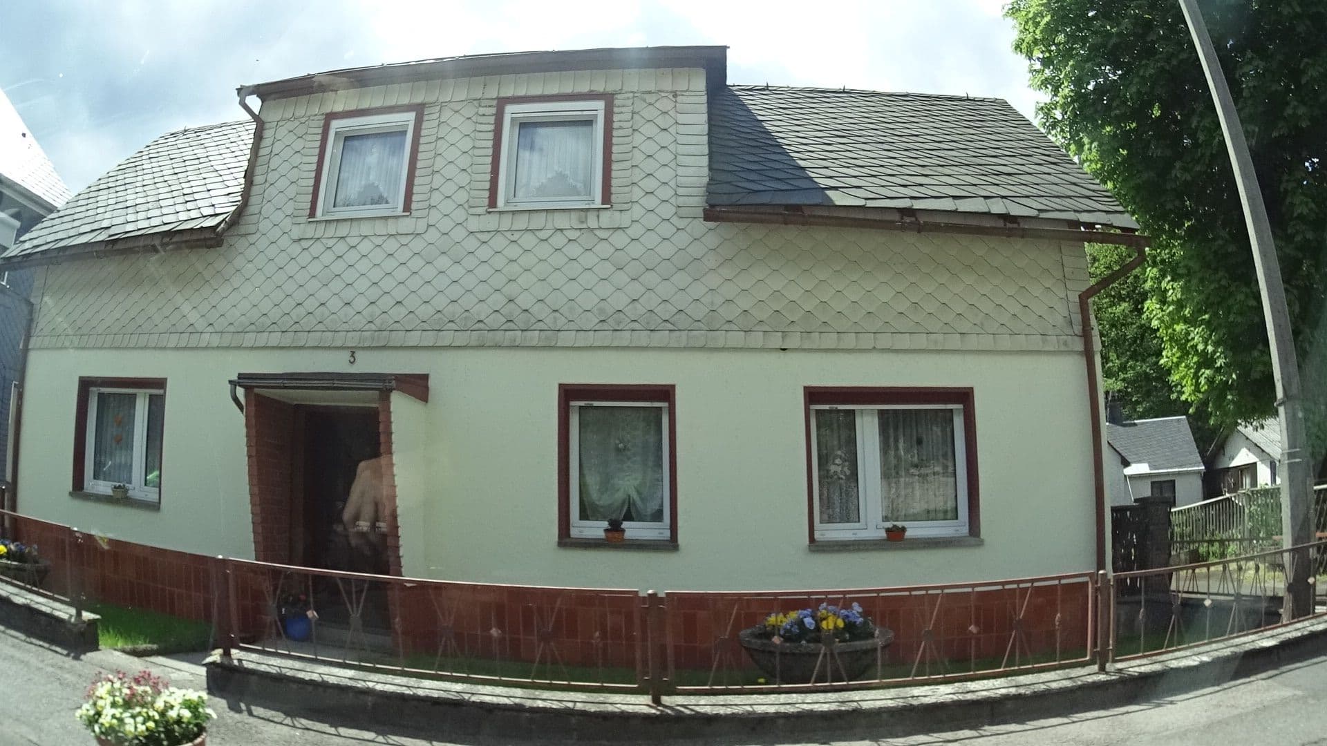 Street view near Ferienwohnung Bolz, Schmiedefeld am Rennsteig — © ramap (CC BY-SA · Mapillary)