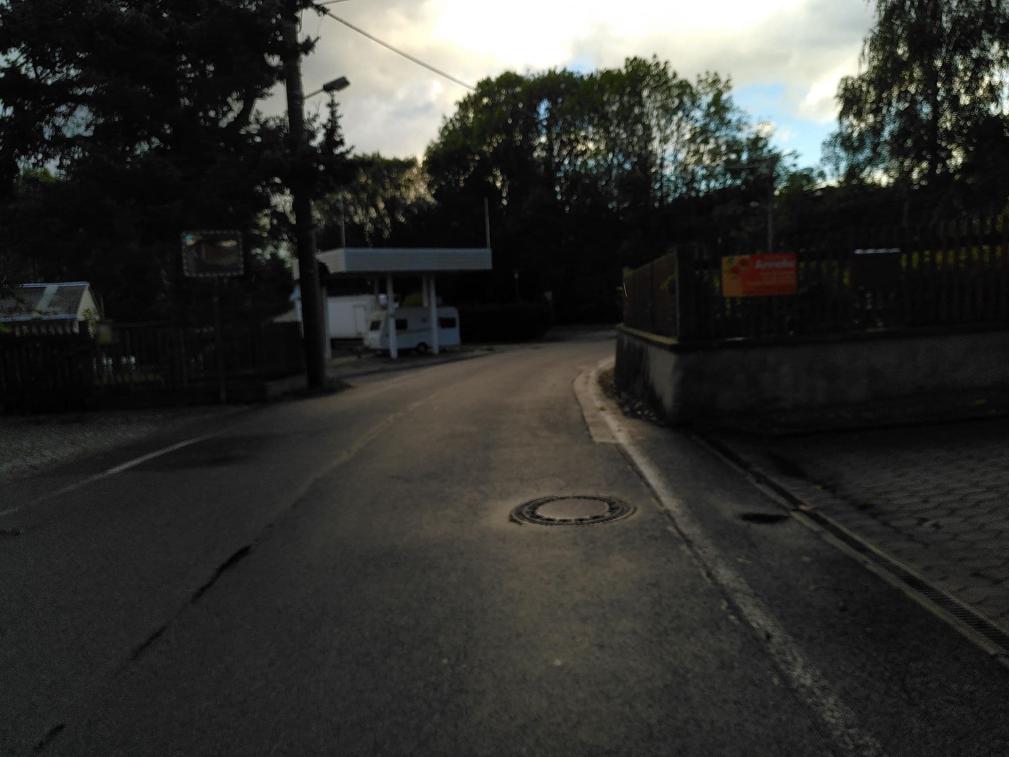 Street view near Pension Annelie, Pillnitz — © hviridis (CC BY-SA · Mapillary)