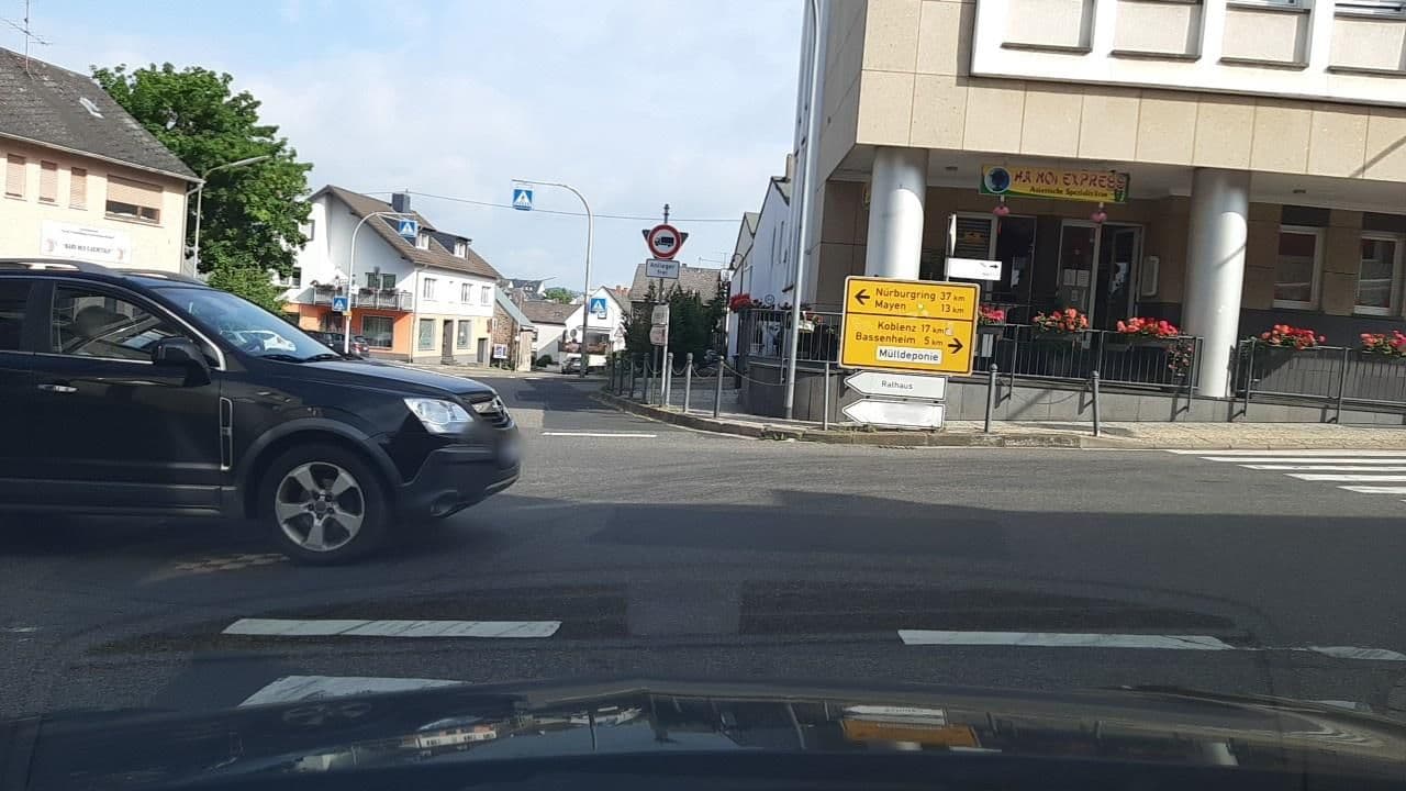 Street view near Gutshof Hotel Arosa, Ochtendung — © Lowiekse (CC BY-SA · Mapillary)
