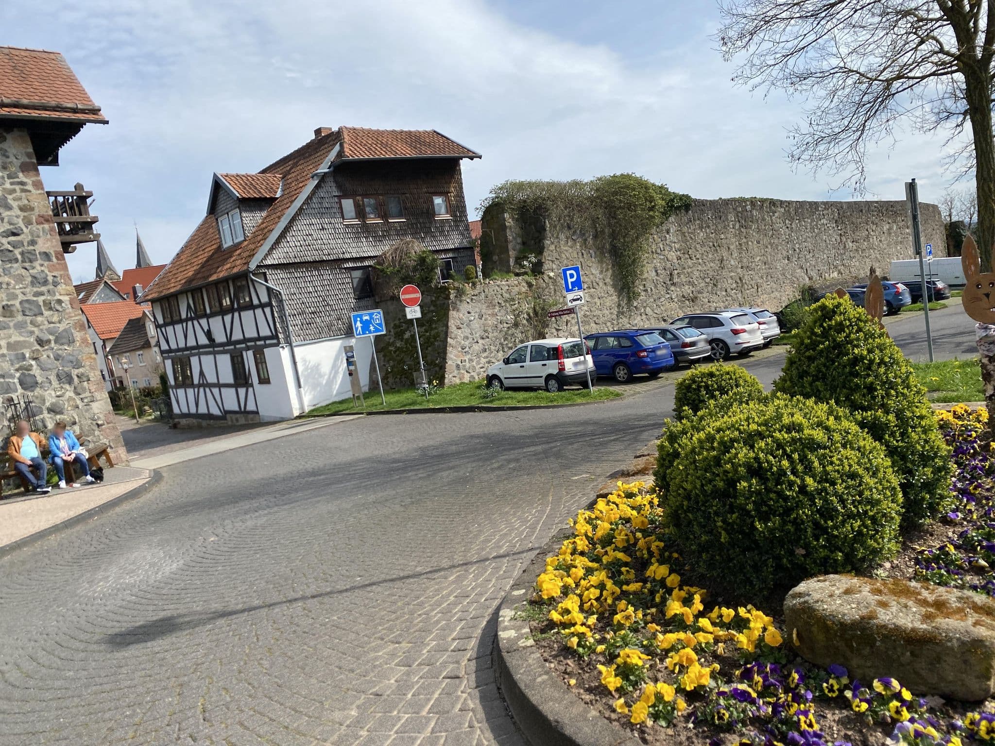 Street view near Wohnmobilstellplatz - Am Grauen Turm, Fritzlar — © troher15 (CC BY-SA · Mapillary)
