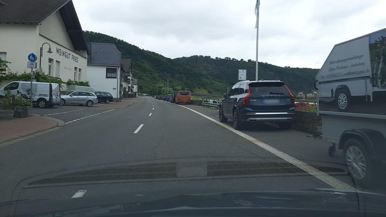 Street view near Weinhaus Fries, Oberfell — © Lowiekse (CC BY-SA · Mapillary)