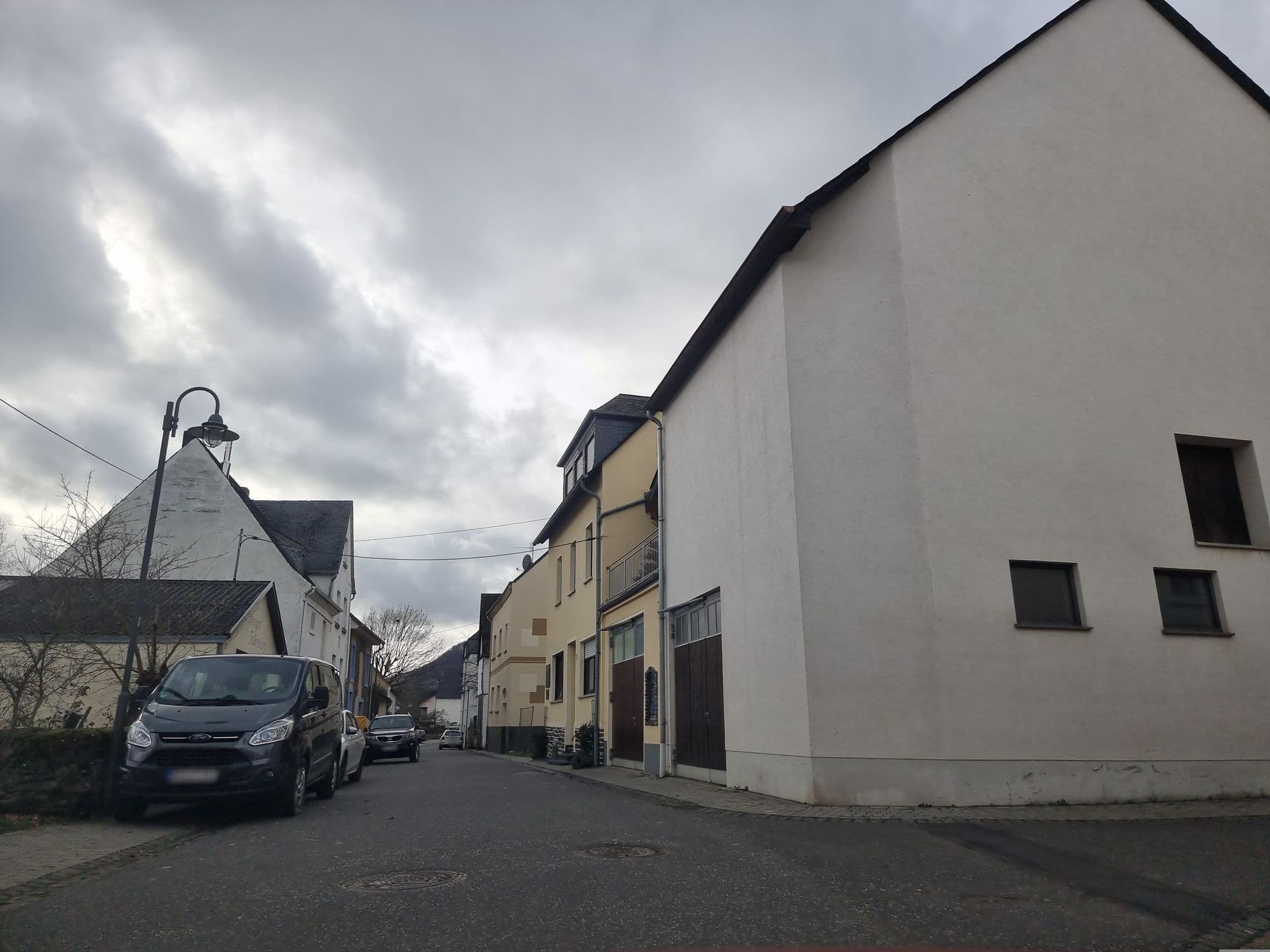 Street view near Weingut & Gästehaus Falkenburg, Osann-Monzel — © ma_rt_in (CC BY-SA · Mapillary)