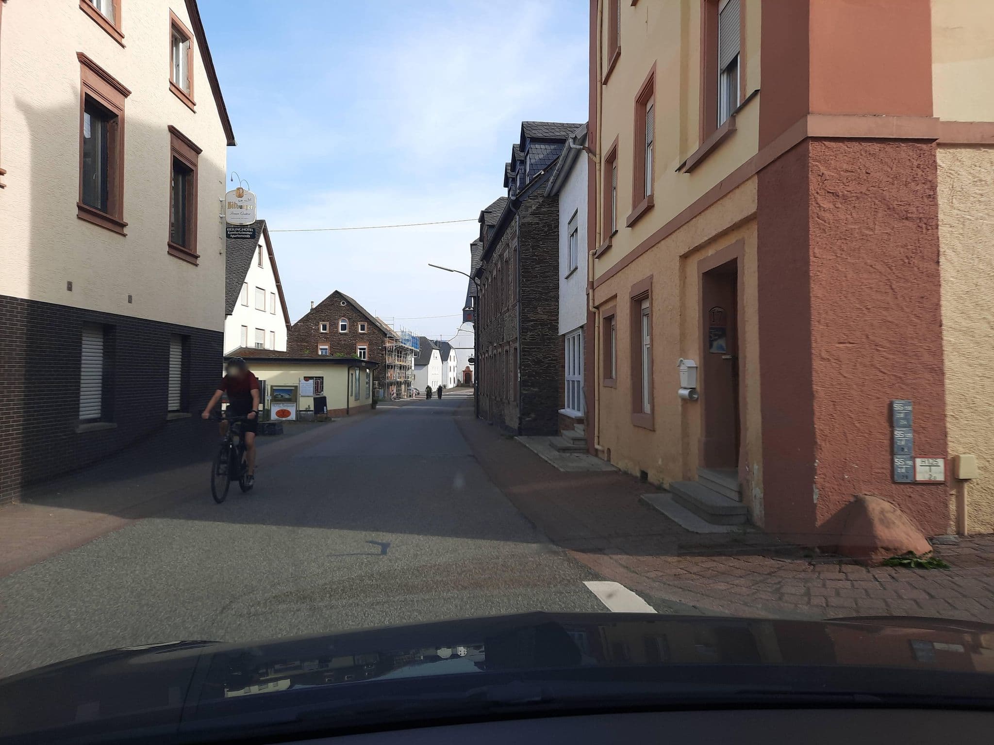 Street view near Rieslinghotel, Osann-Monzel — © Lowiekse (CC BY-SA · Mapillary)