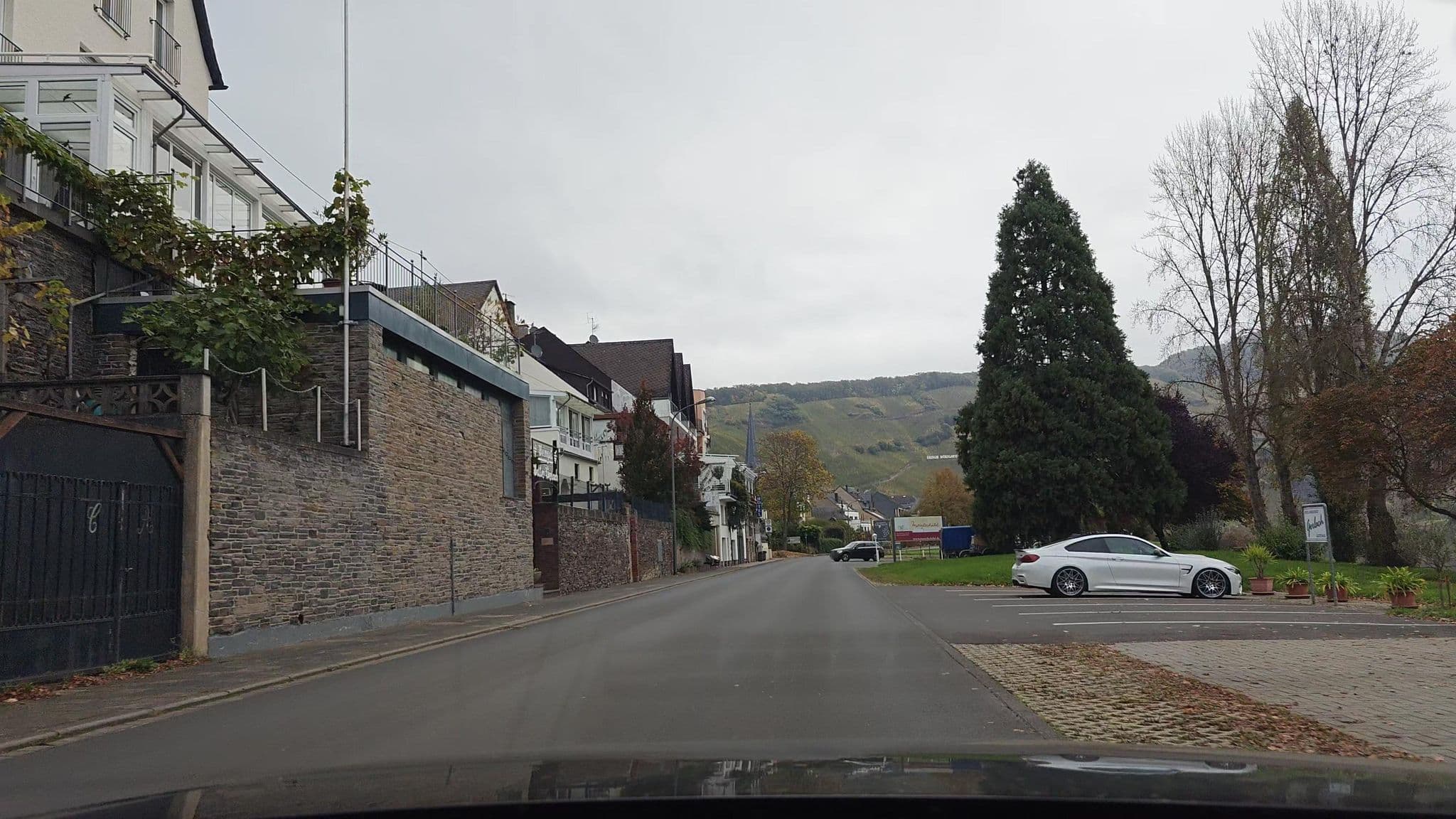 Street view near Riesling-Weingut Walter Gerlach, Zeltingen-Rachtig — © amenophis (CC BY-SA · Mapillary)