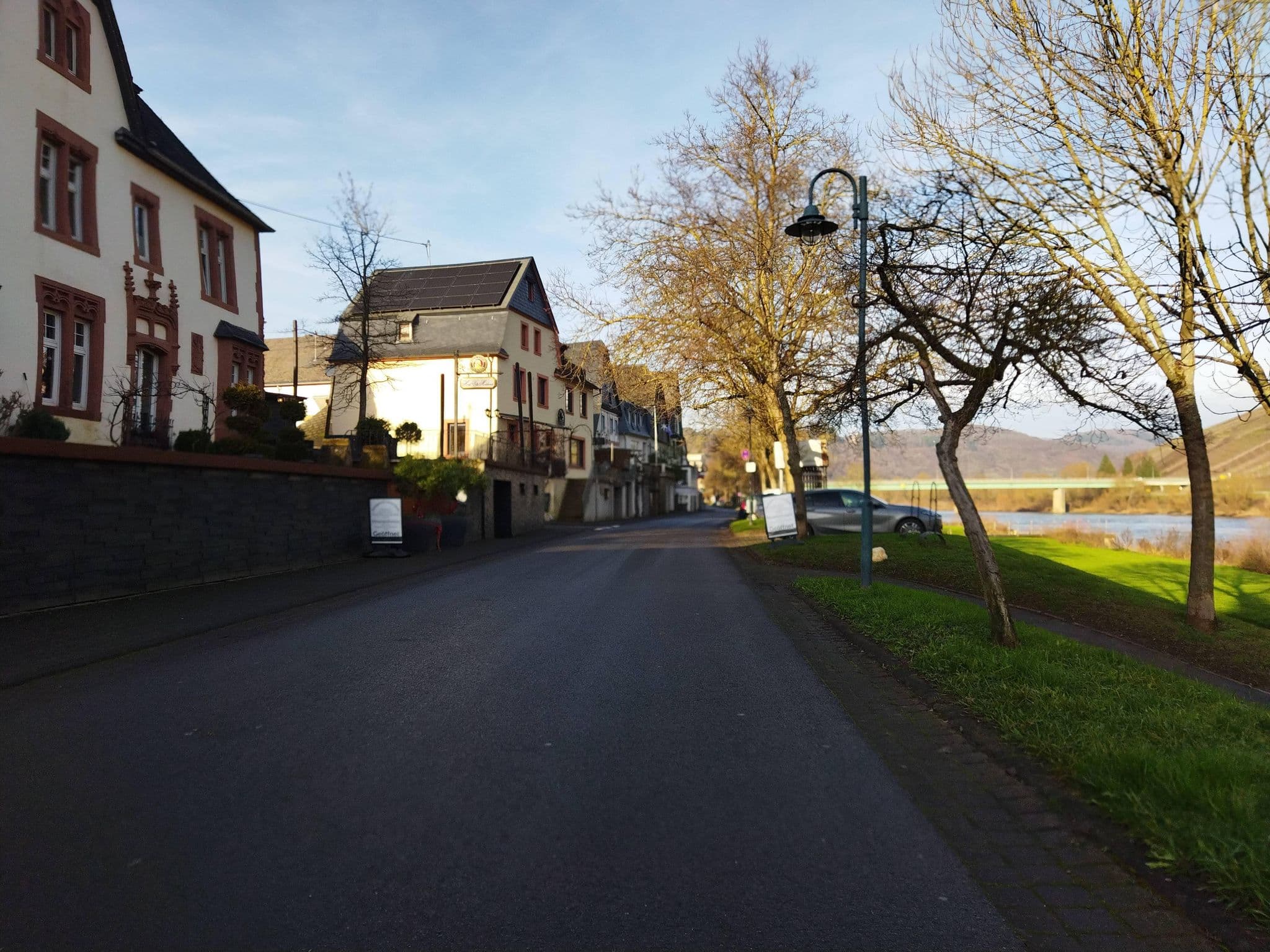 Street view near Hotel Villa Melsheimer, Reil — © changchun1 (CC BY-SA · Mapillary)