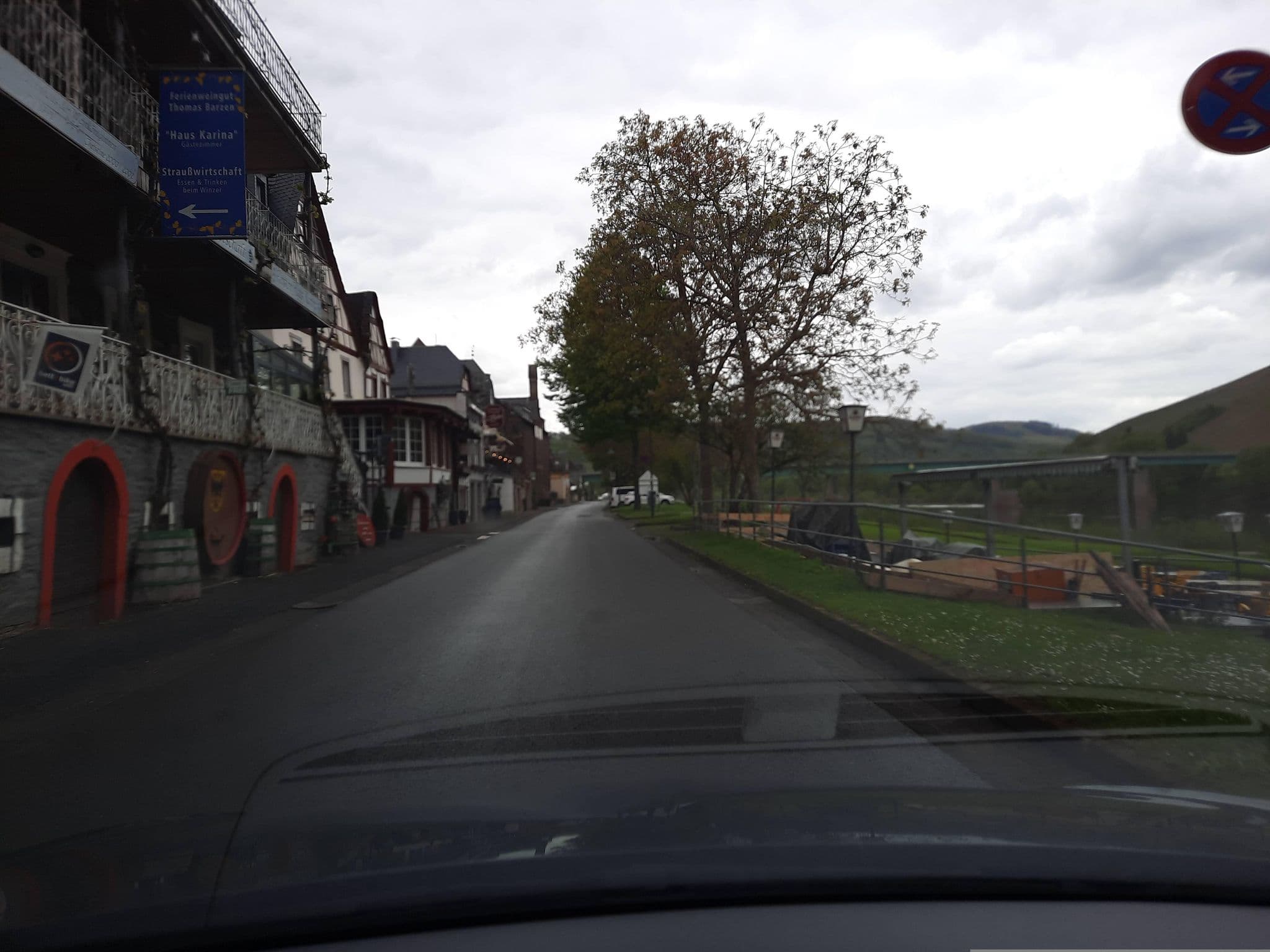Street view near Haus Karina, Reil — © Lowiekse (CC BY-SA · Mapillary)