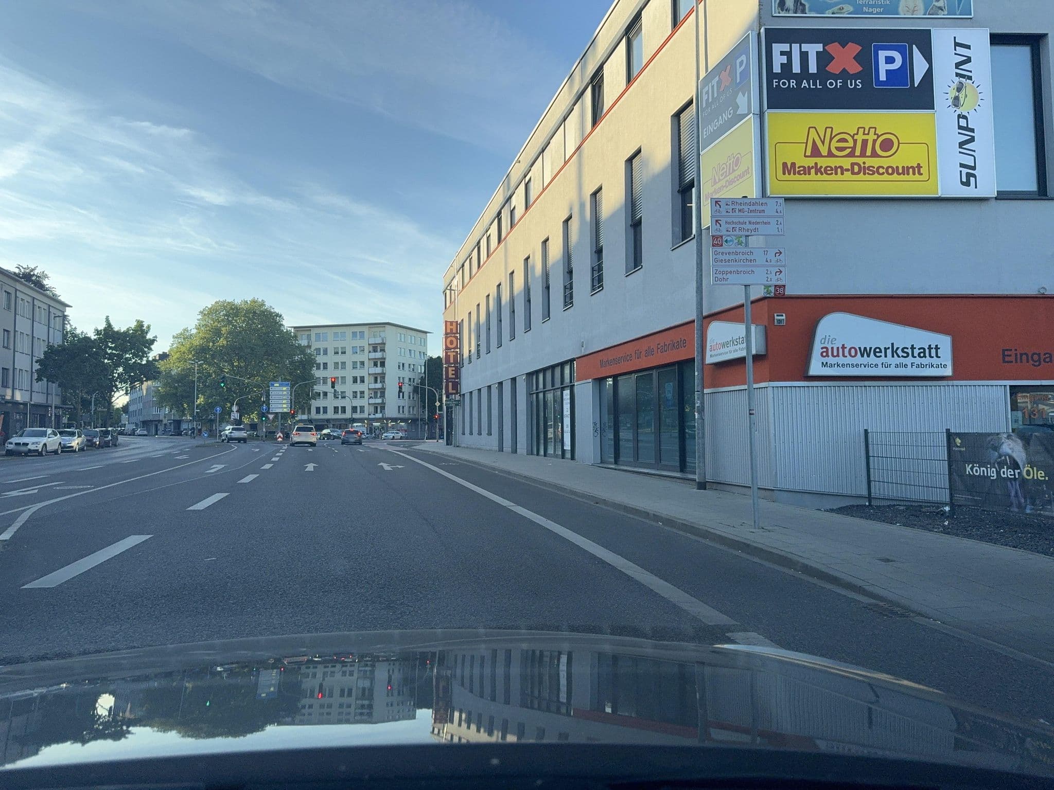 Street view near Hotel McDreams, Mönchengladbach — © endradon (CC BY-SA · Mapillary)