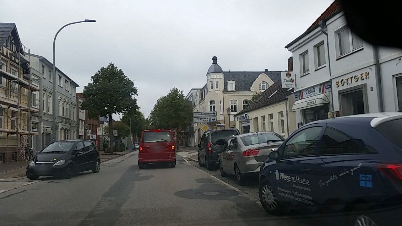 Street view near Hotel Residence, Bad Segeberg — © tian (CC BY-SA · Mapillary)