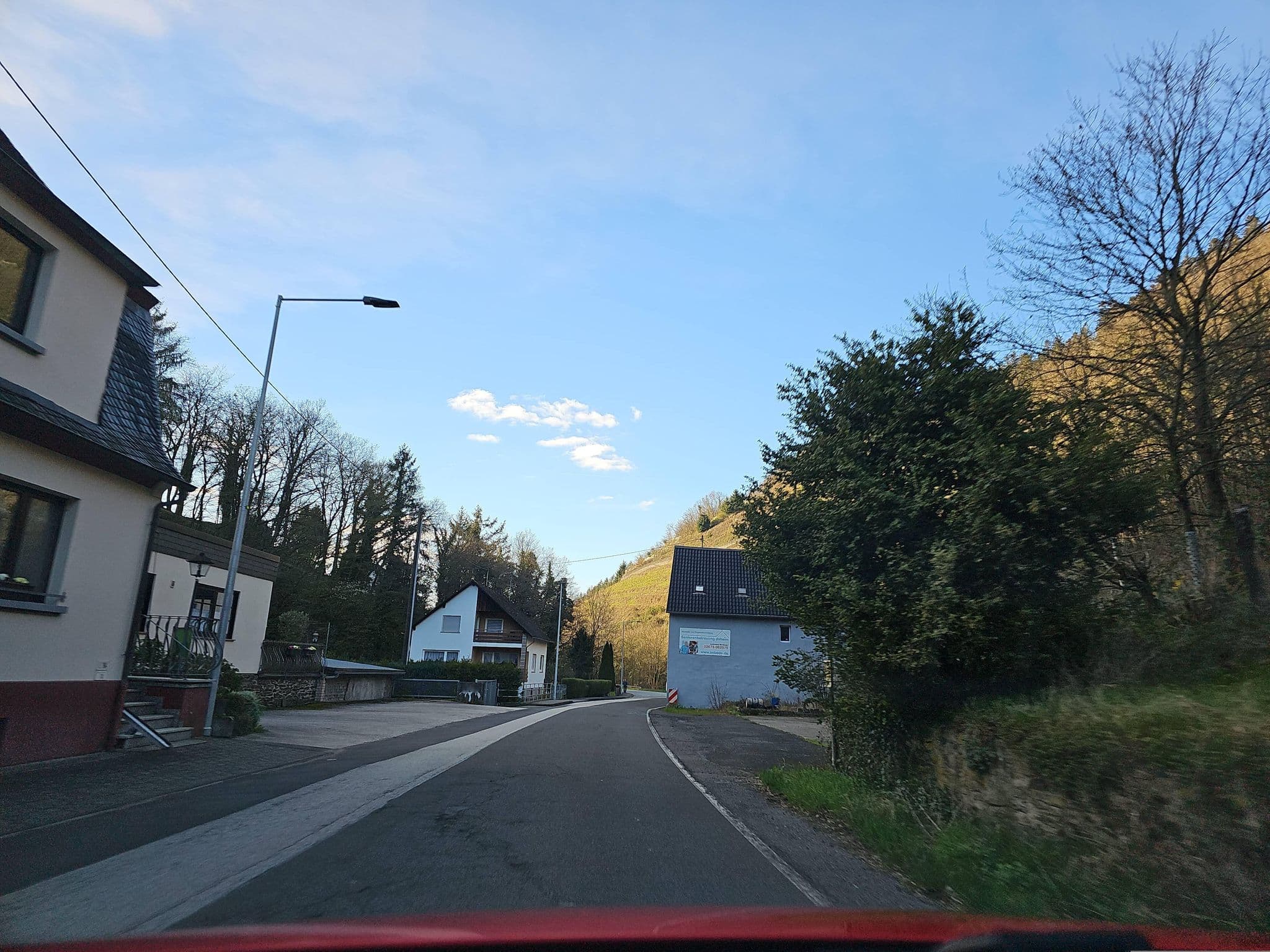 Street view near Geisbergerhof, Briedel — © ma_rt_in (CC BY-SA · Mapillary)