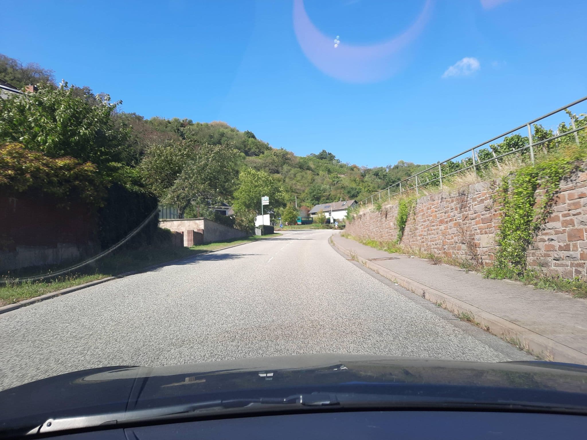 Street view near Gästezimmer Wendt, Winningen — © Lowiekse (CC BY-SA · Mapillary)