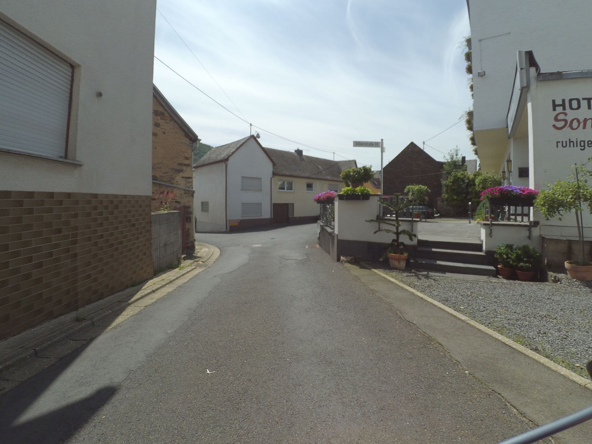 Street view near Hotelpension Sonnenhof, Treis-Karden — © peewee32 (CC BY-SA · Mapillary)