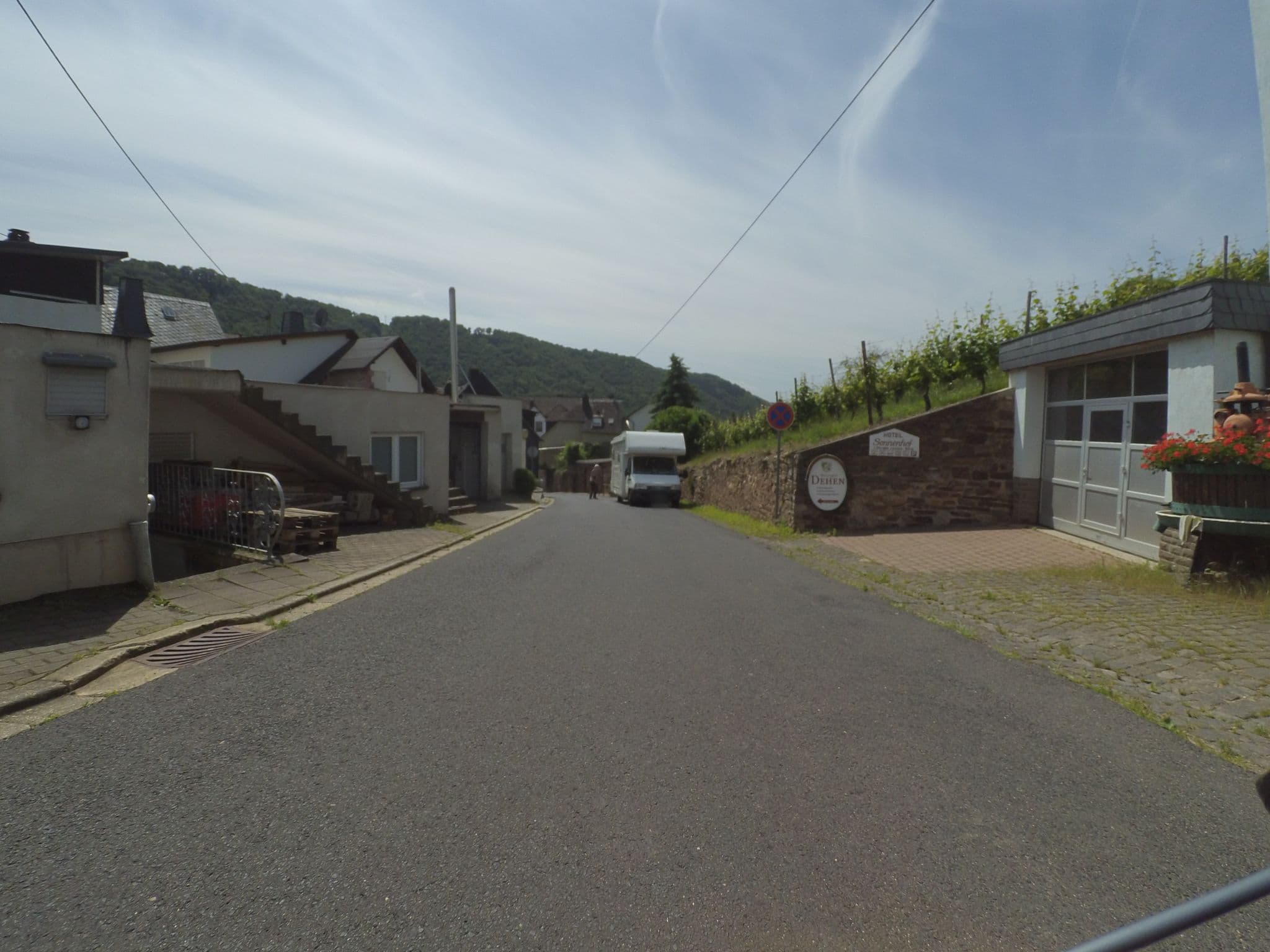 Street view near Weingut Philipp Dehen, Treis-Karden — © peewee32 (CC BY-SA · Mapillary)
