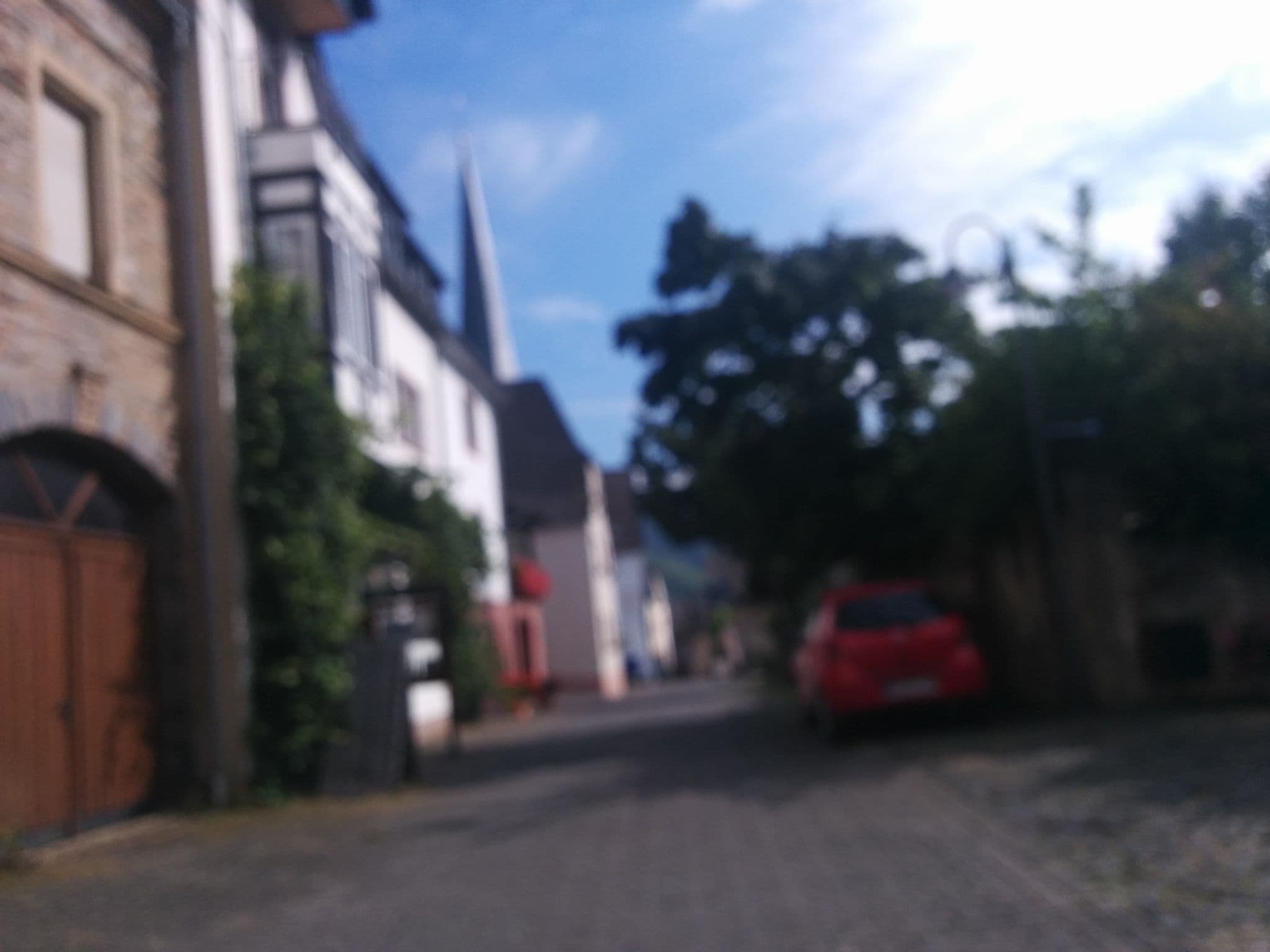 Street view near Wein- und Gästehaus Herges, Brunnenhof, Bernkastel-Kues — © jklippel (CC BY-SA · Mapillary)