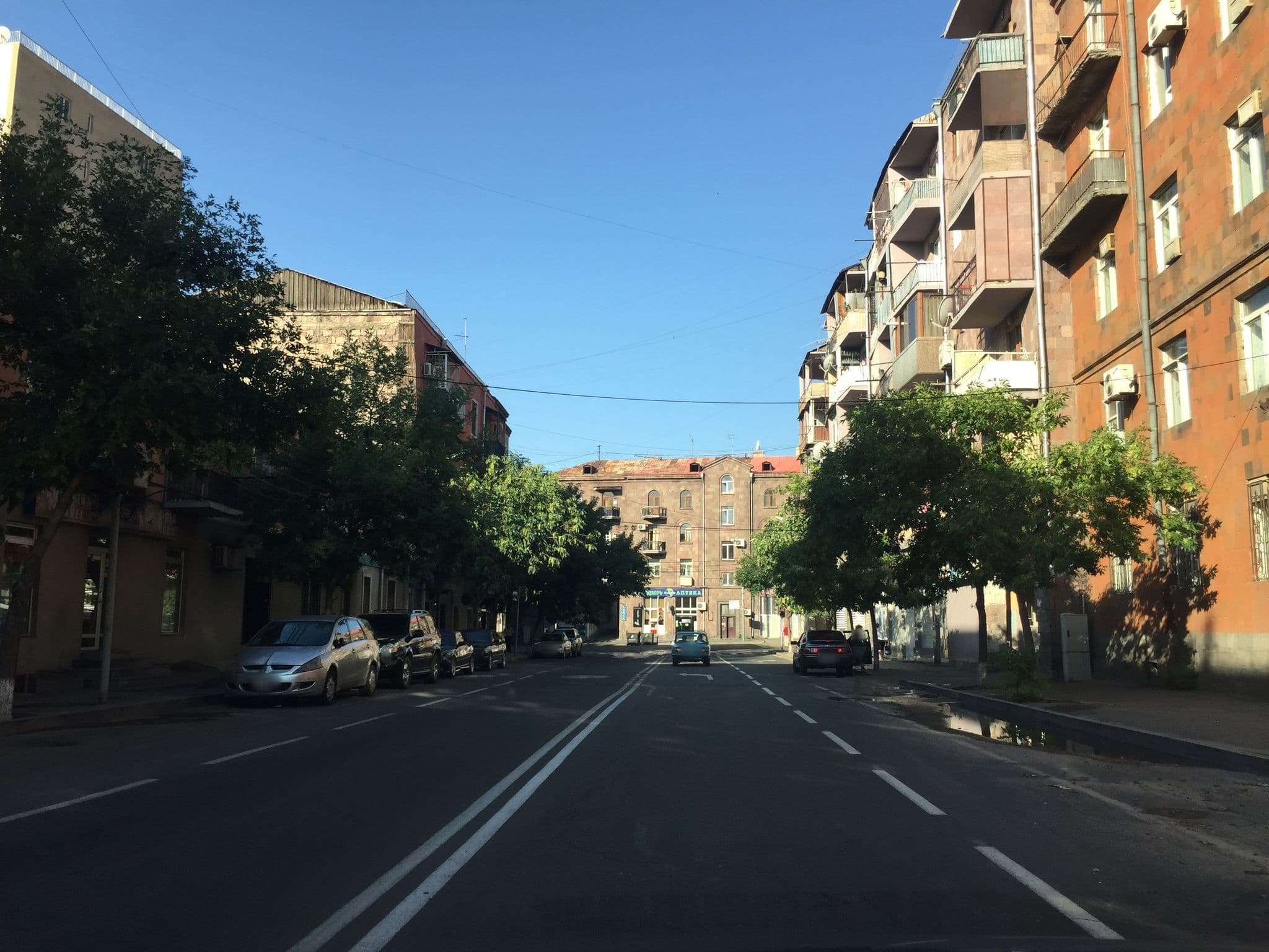 Street view near Hayasa Hotel, Yerevan — © thepriben (CC BY-SA · Mapillary)