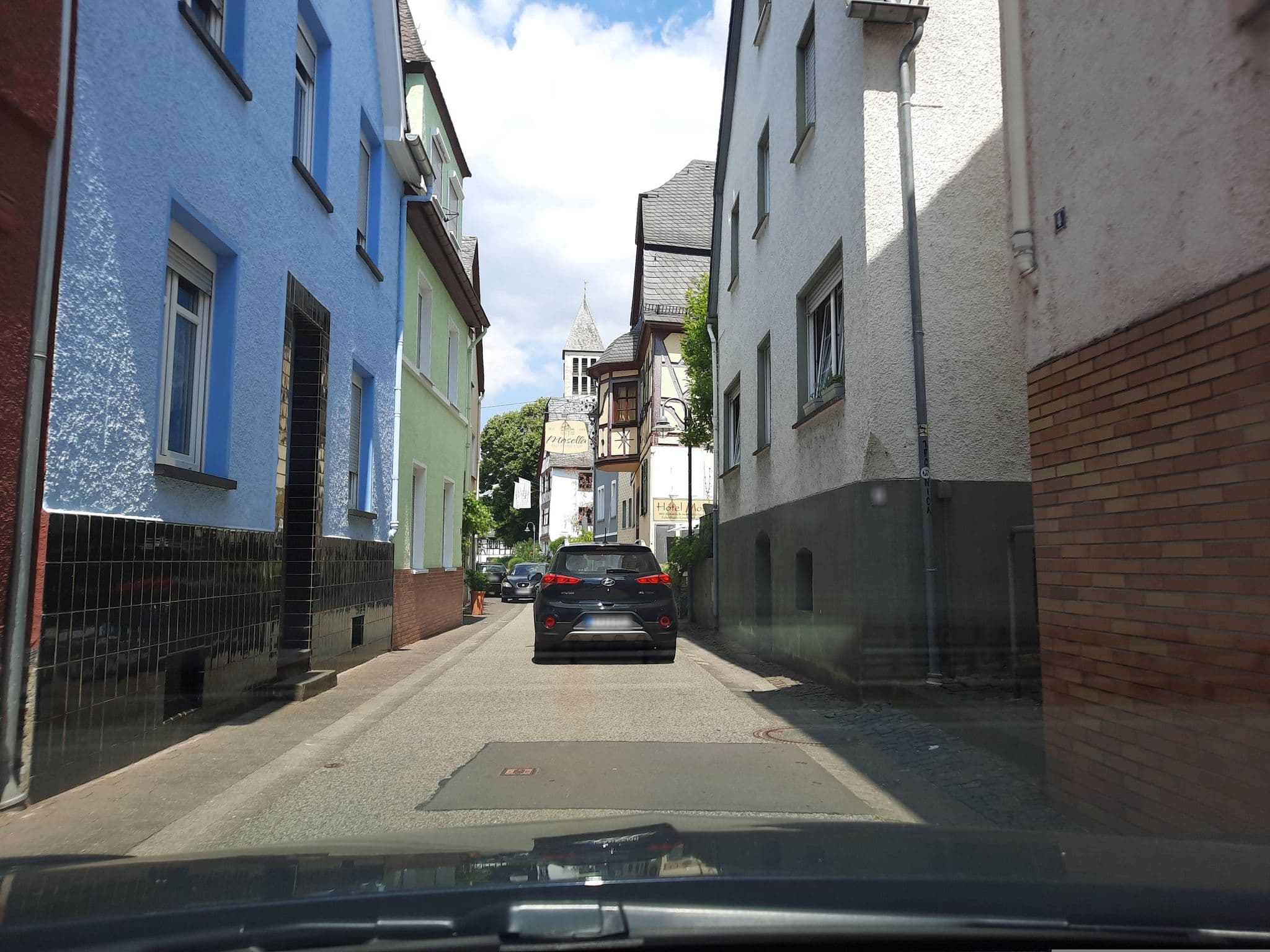 Street view near Mosella, Bullay — © Lowiekse (CC BY-SA · Mapillary)