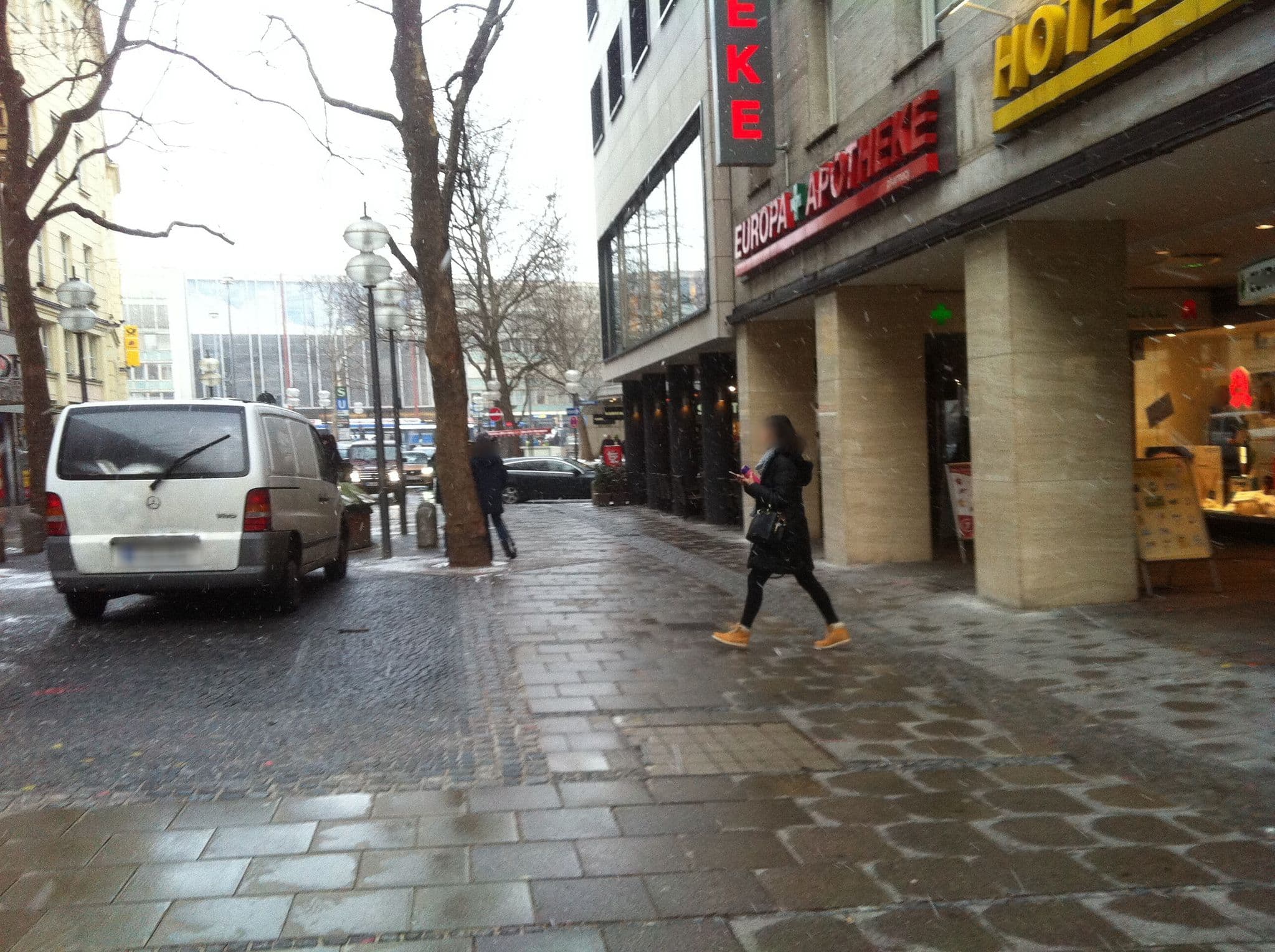 Street view near Hotel Excelsior, Munich — © miguel_andrade (CC BY-SA · Mapillary)