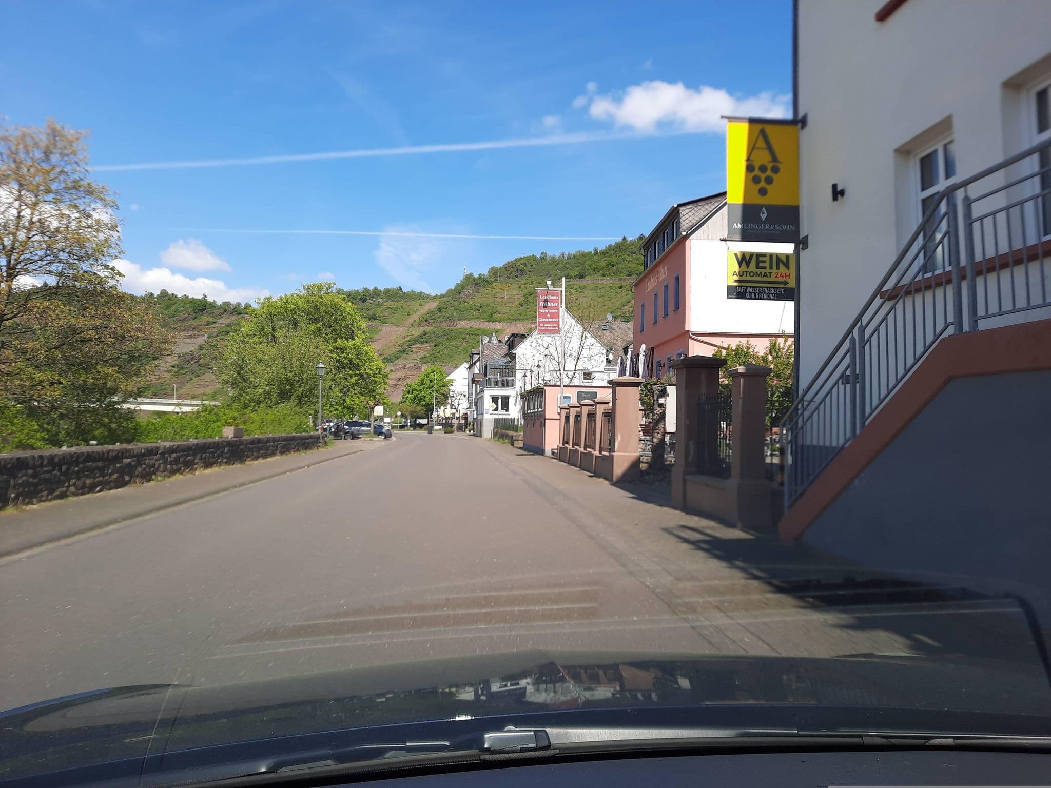 Street view near Apartements & Ferienwohnung Amlinger & Sohn, Ediger-Eller — © Lowiekse (CC BY-SA · Mapillary)