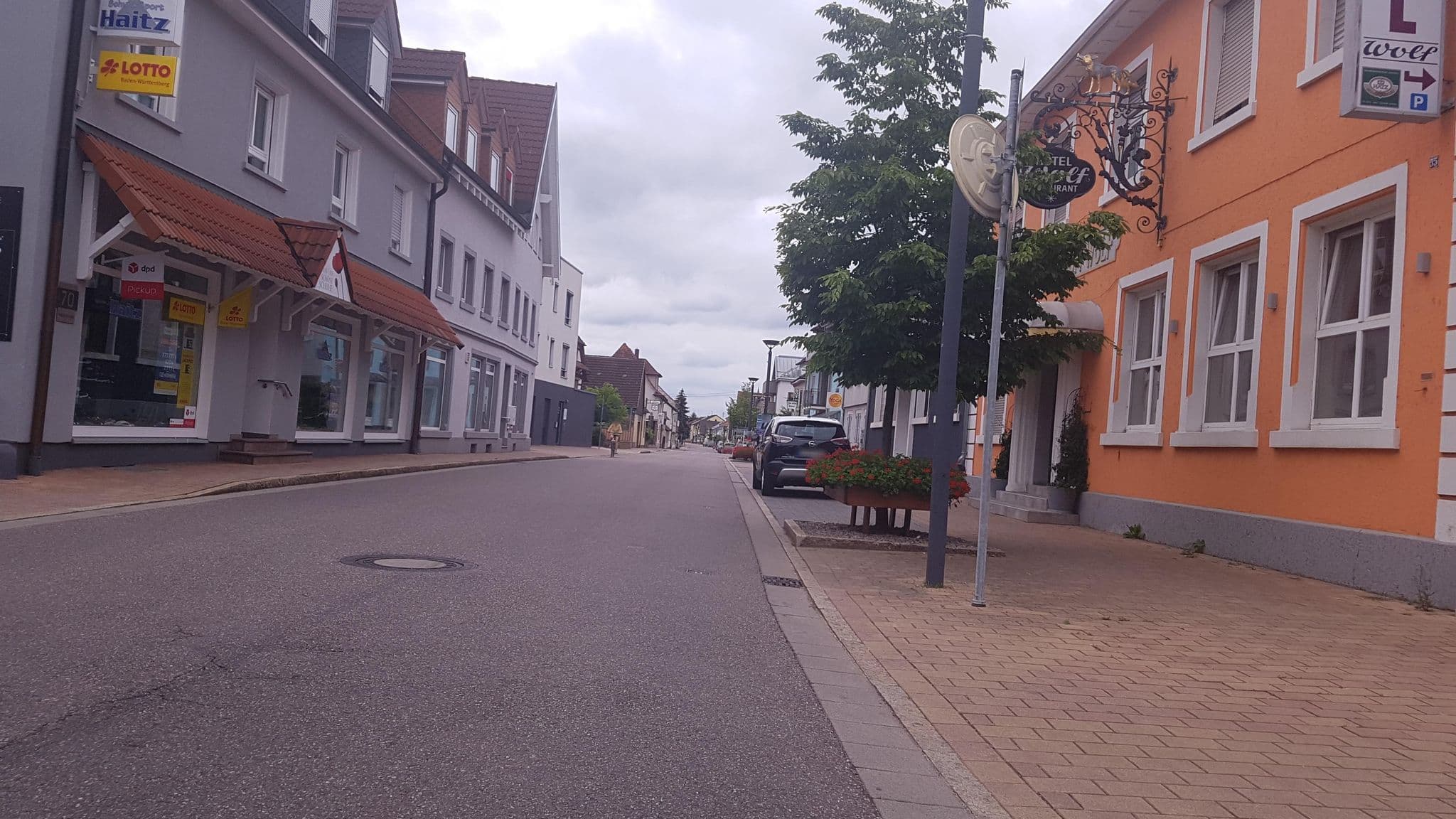Street view near Hotel Wolf, Durmersheim — © changchun1 (CC BY-SA · Mapillary)