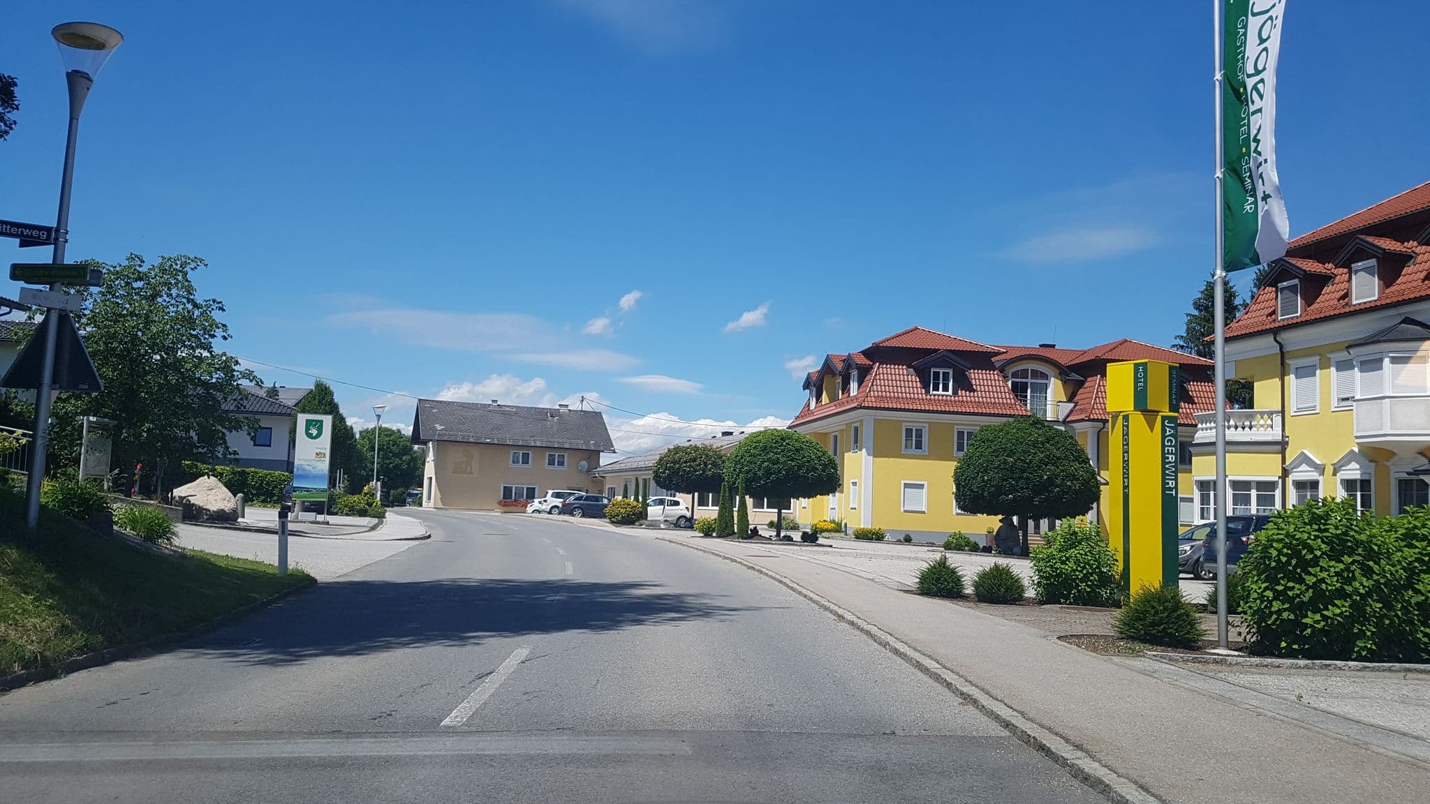 Street view near Gasthof Jägerwirt, Strasswalchen — © schermy_at (CC BY-SA · Mapillary)