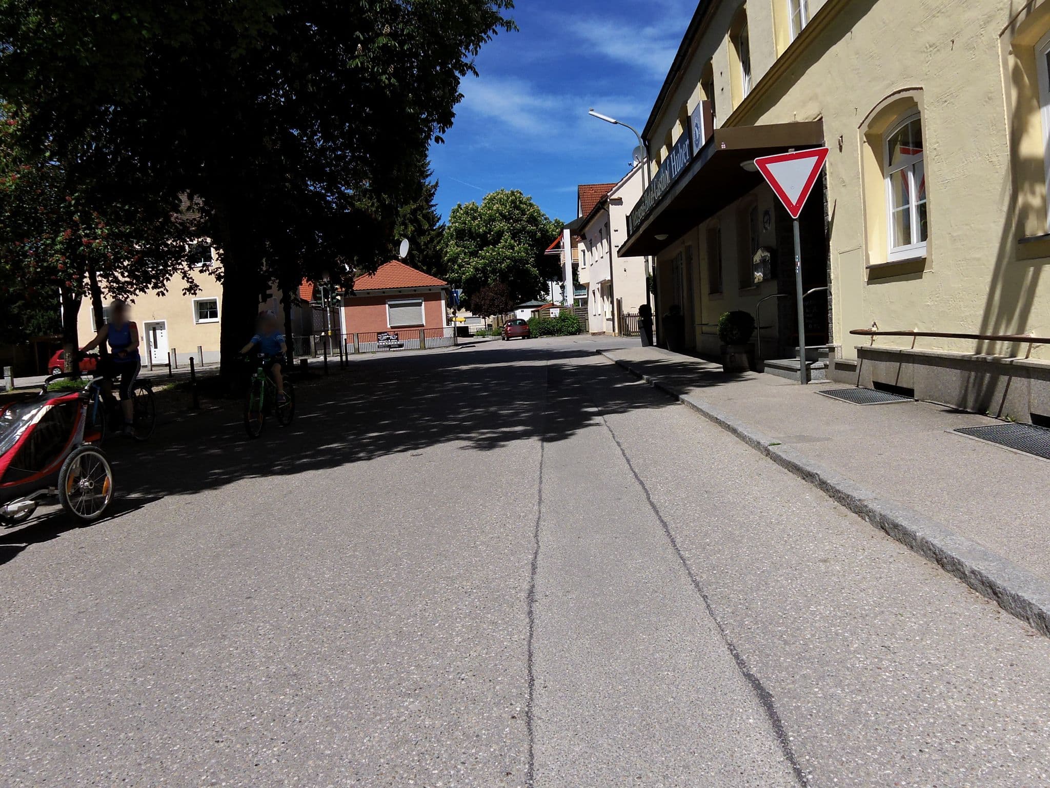 Street view near Hotel Gasthaus Huber, Moosburg — © czmrtn (CC BY-SA · Mapillary)