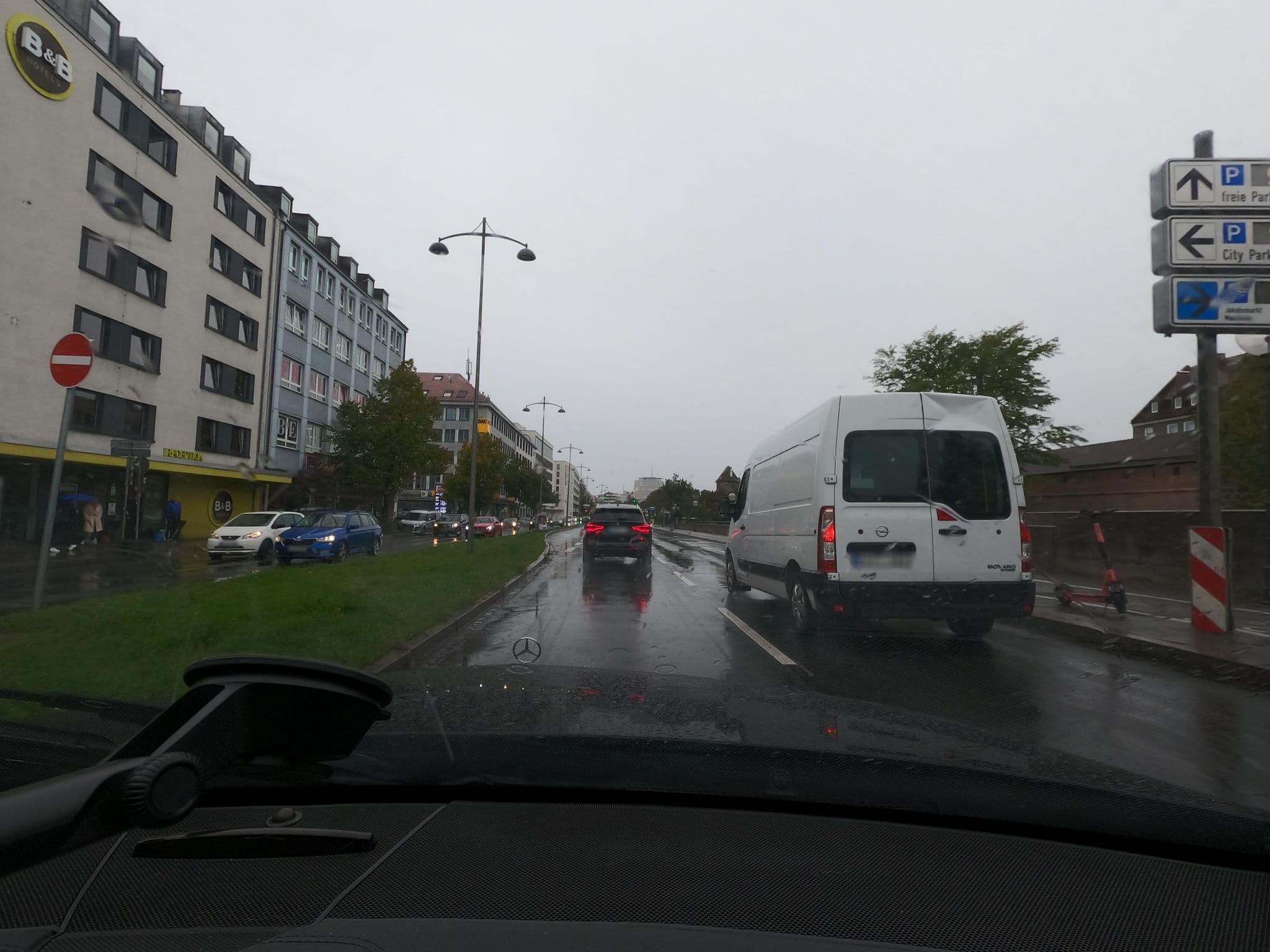Street view near B&B Hotel Nürnberg-City, Nuremberg — © saschahaberkorn (CC BY-SA · Mapillary)