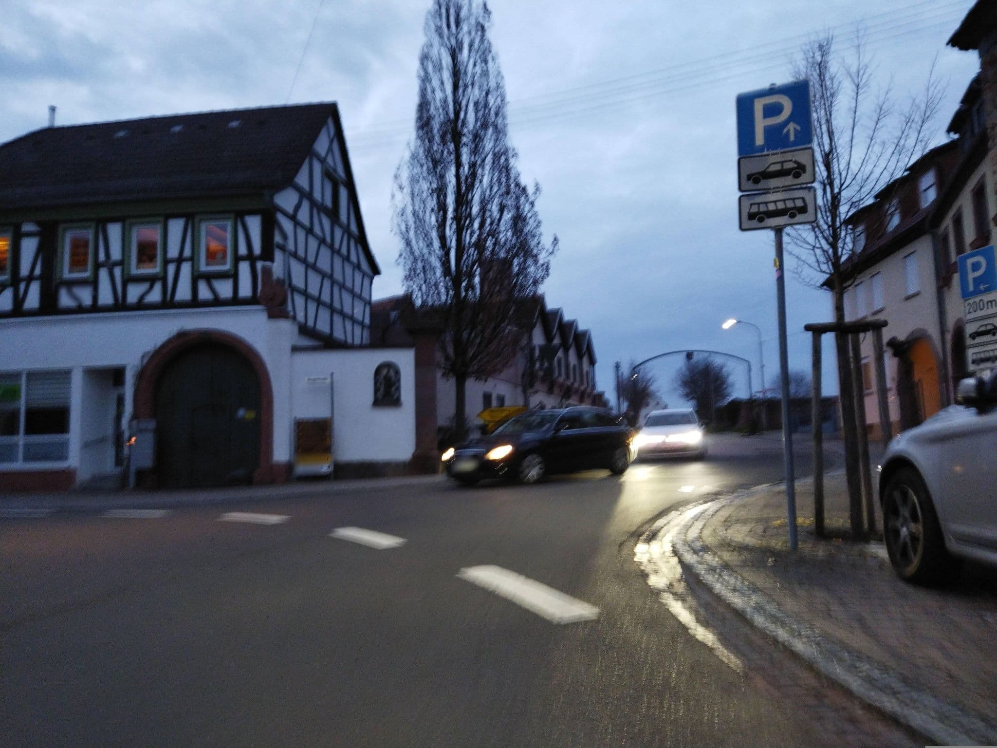 Street view near WeinQuartier Minges, Kirrweiler — © changchun1 (CC BY-SA · Mapillary)