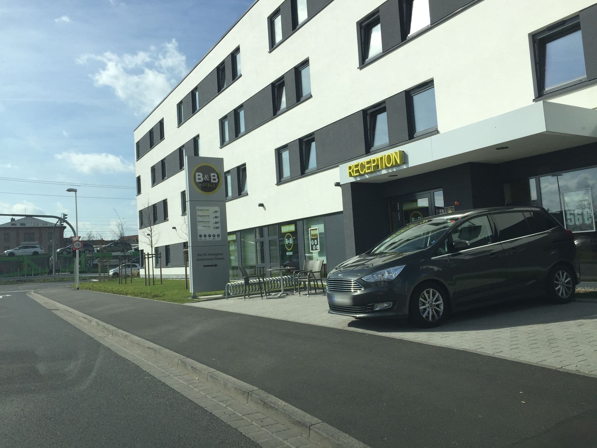 Street view near B&B Hotel Aschaffenburg, Aschaffenburg — © m_groebs (CC BY-SA · Mapillary)