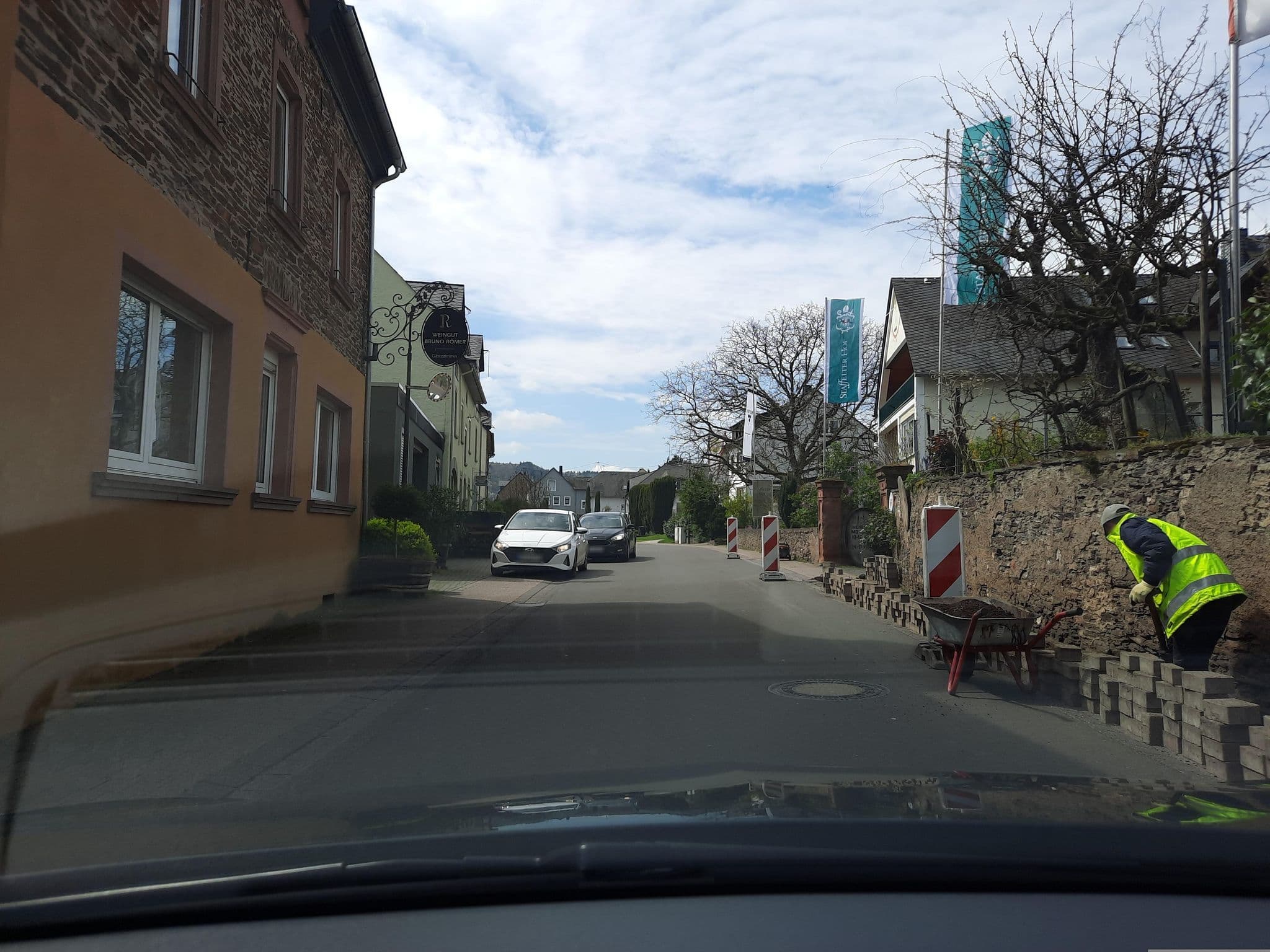 Street view near Weingut Bruno Römer, Kröv — © Lowiekse (CC BY-SA · Mapillary)