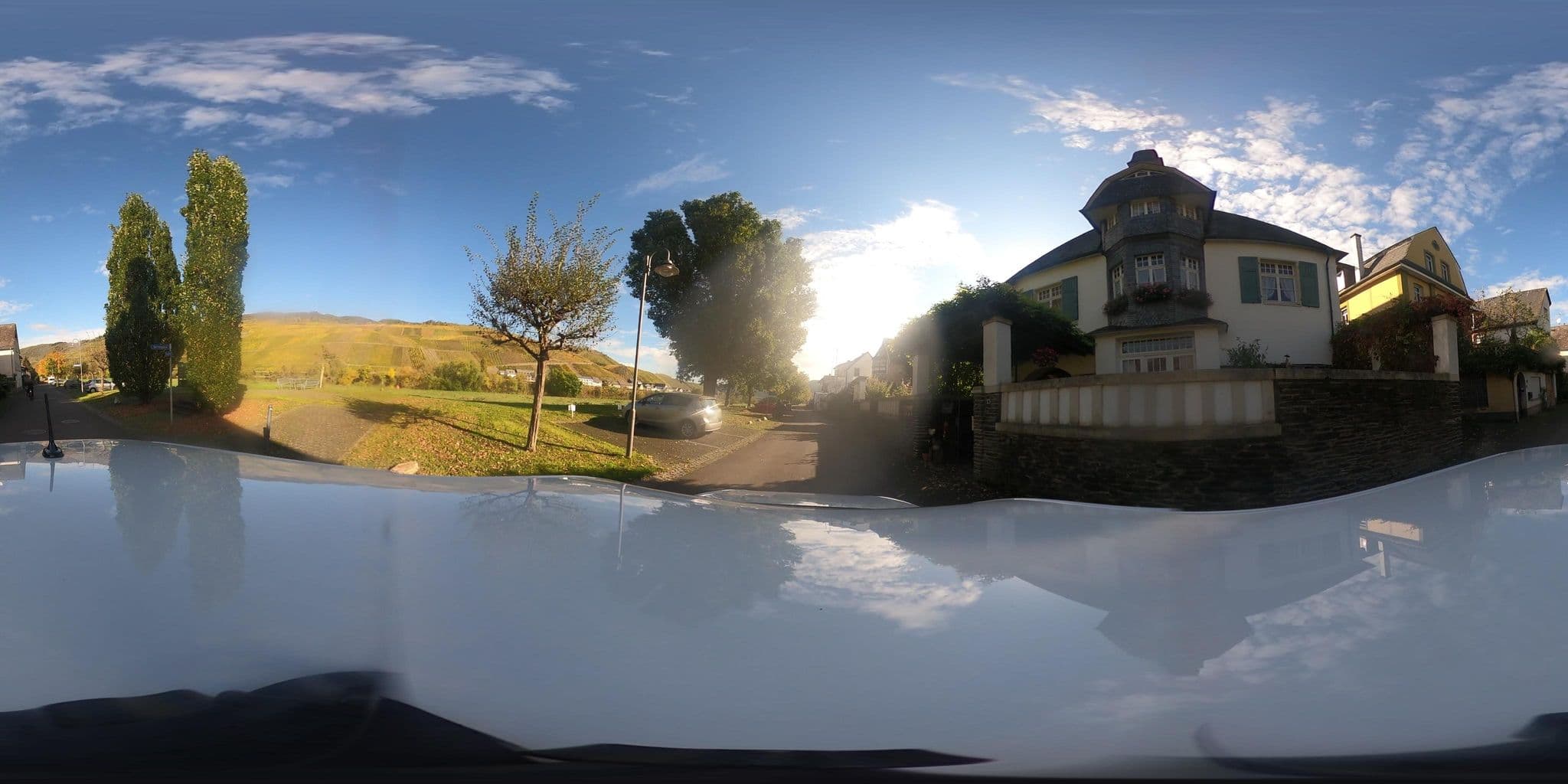 Street view near Hotel "Zum Treppchen", Kröv — © rjmen_roundb (CC BY-SA · Mapillary)