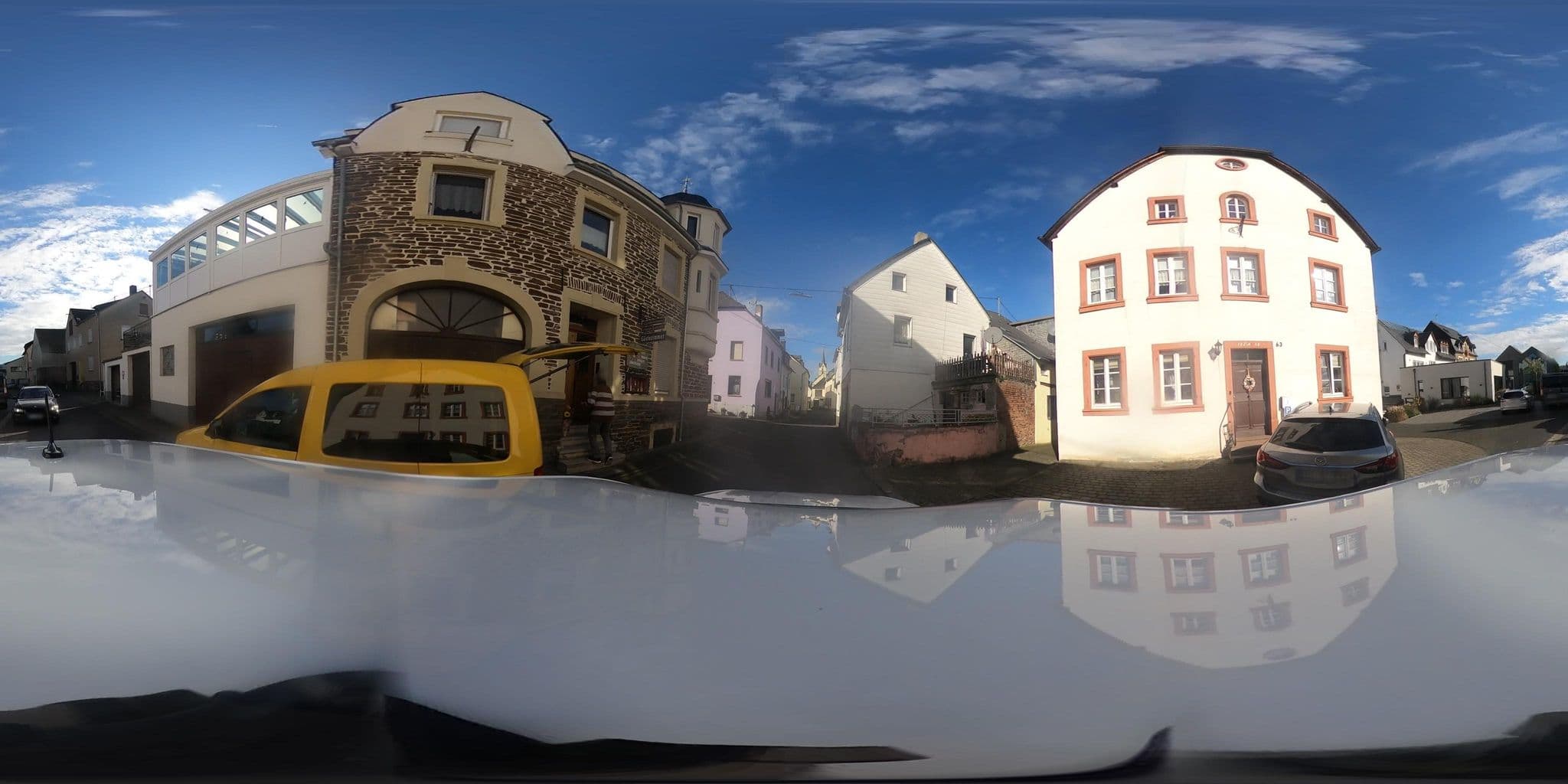 Street view near Wein- und Gästehaus Conen, Kröv — © rjmen_roundb (CC BY-SA · Mapillary)