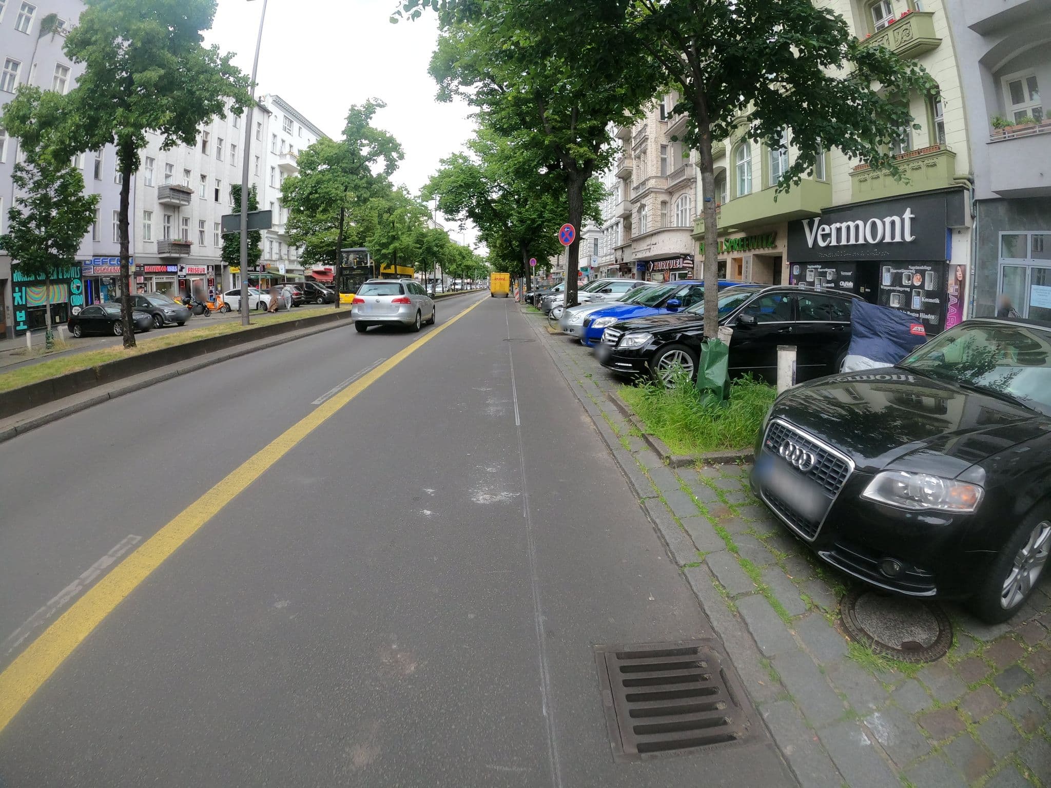 Street view near Hotel Arche, Charlottenburg — © macsico (CC BY-SA · Mapillary)