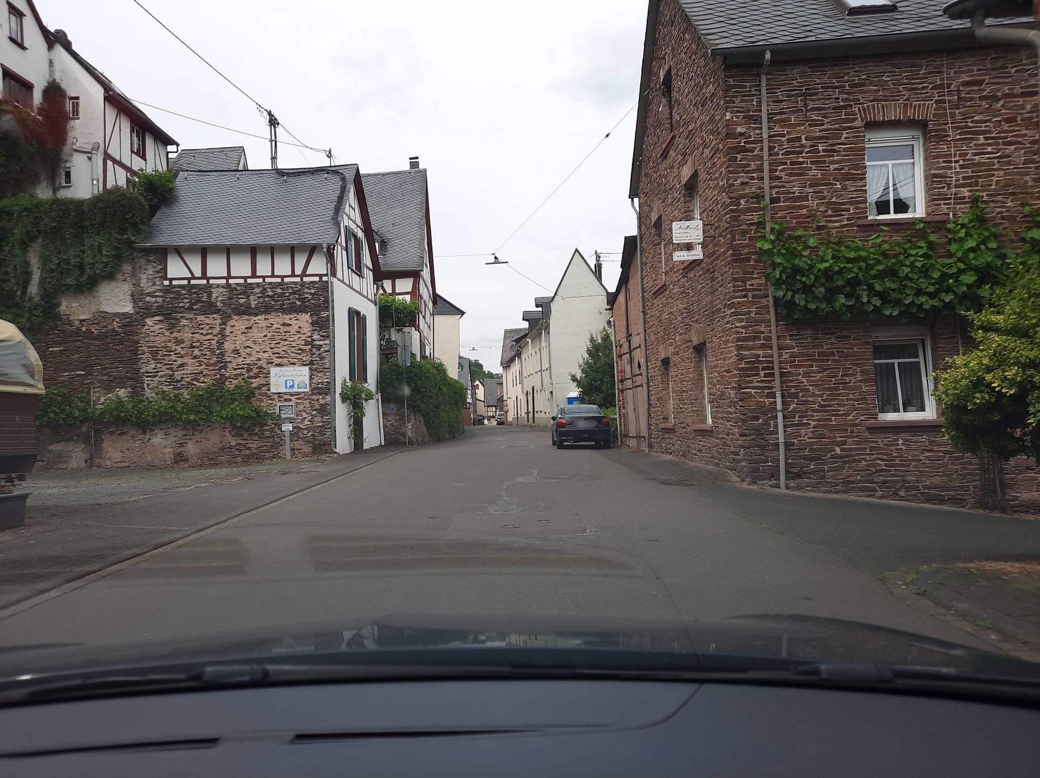 Street view near Weingut - Gästehaus Nalbach, Briedel — © Lowiekse (CC BY-SA · Mapillary)