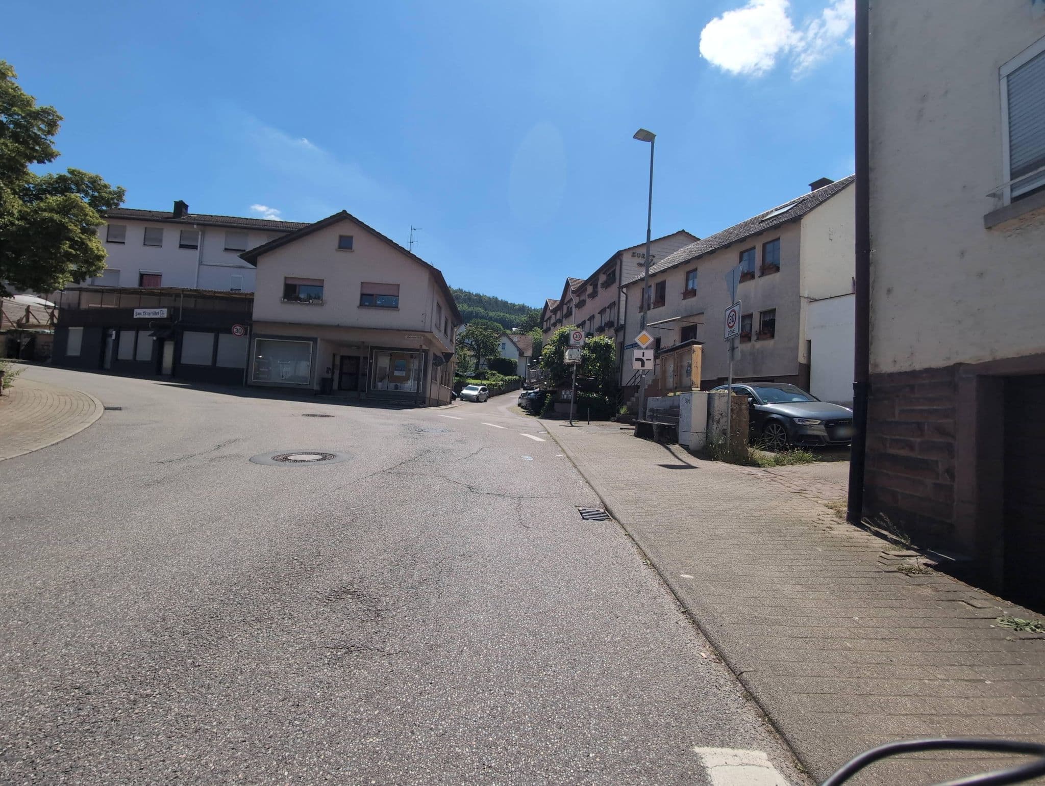 Street view near Zur Linde, Eberbach — © PixelusPro8 (CC BY-SA · Mapillary)