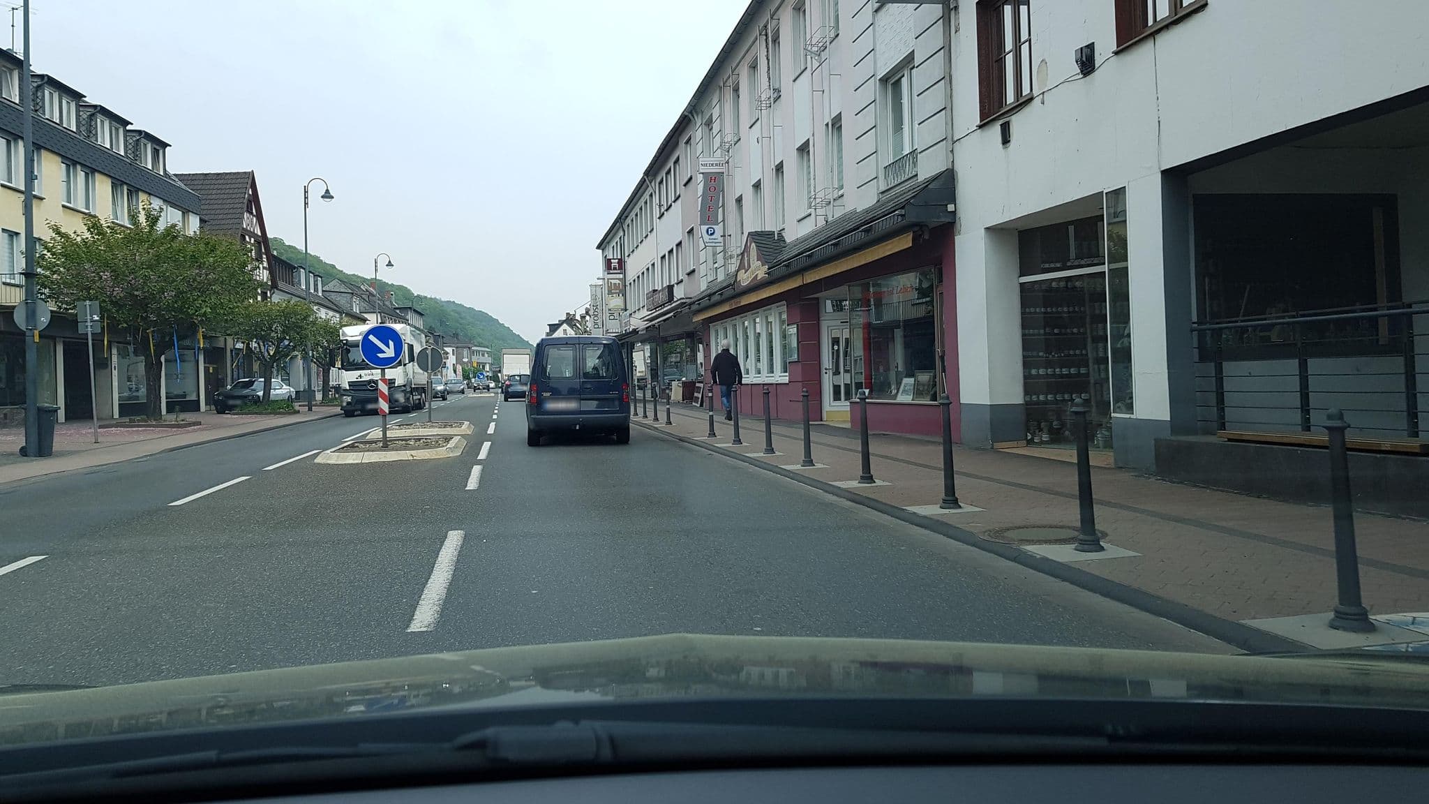 Street view near Hotel Niederée, Bad Breisig — © Lowiekse (CC BY-SA · Mapillary)