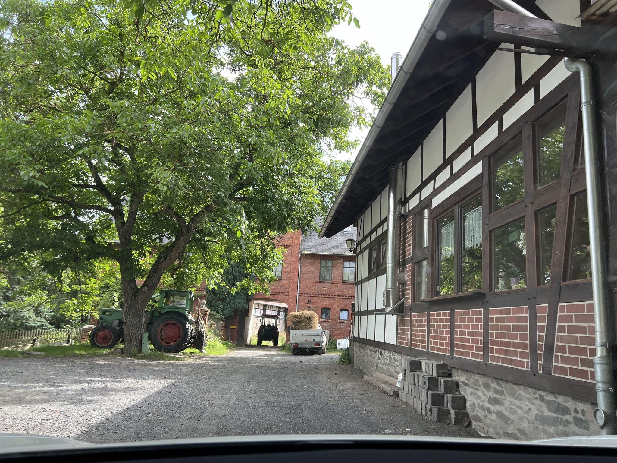 Street view near Vorwerk Altenroth, Ranis — © ottor (CC BY-SA · Mapillary)