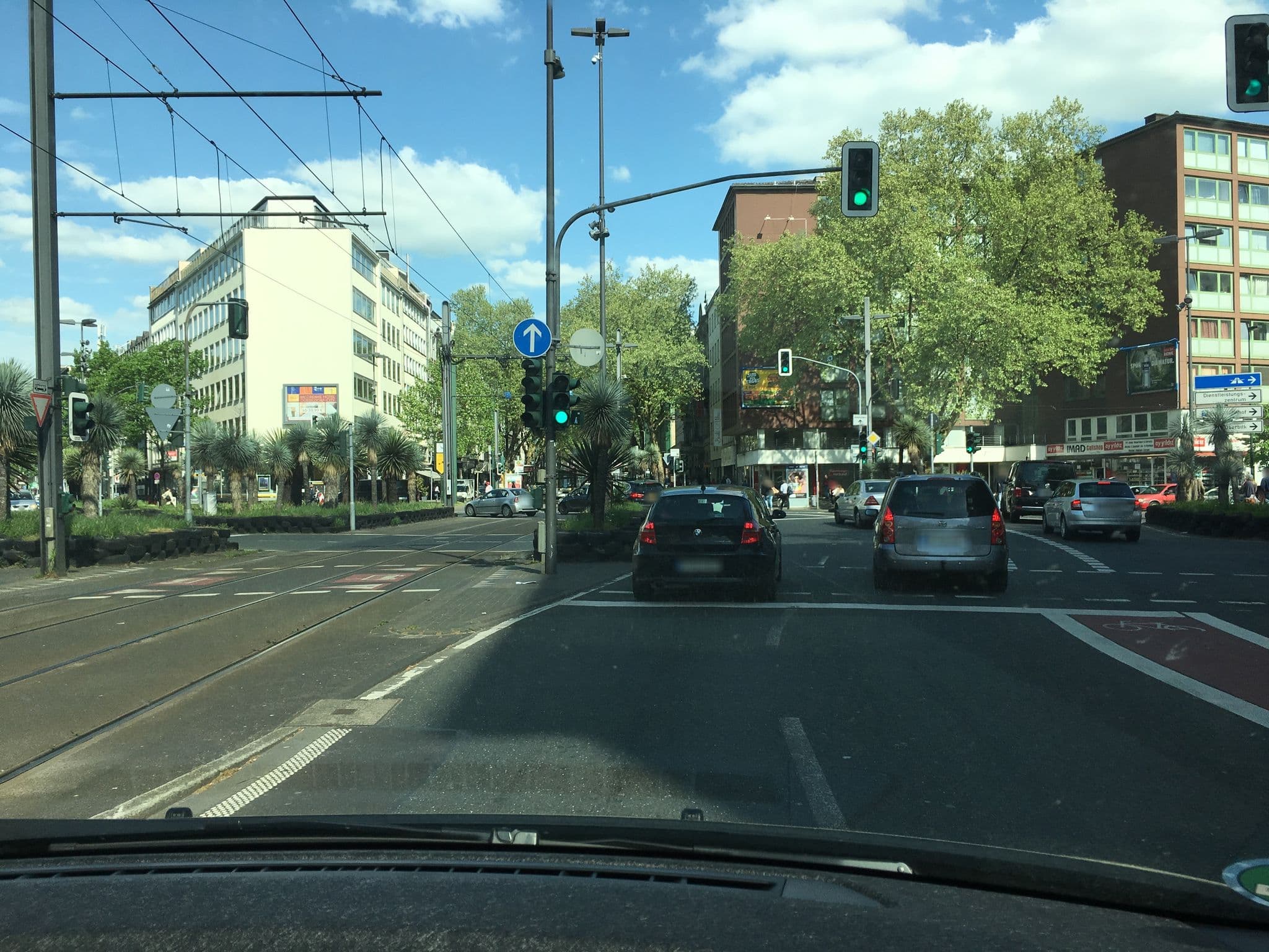 Street view near Mercure Hotel Düsseldorf City Center, Düsseldorf — © noel (CC BY-SA · Mapillary)