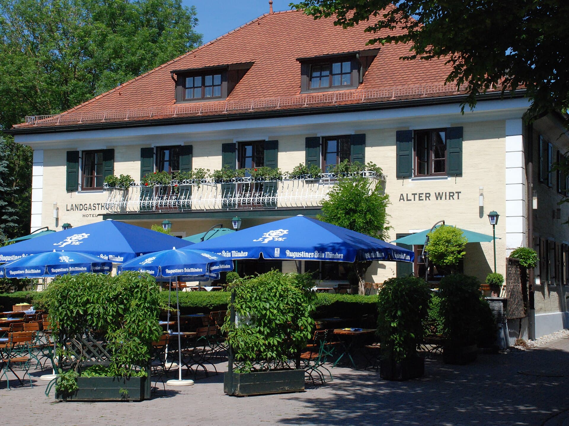 Landgasthof Hotel Alter Wirt (via Wikimedia Commons, CC0)