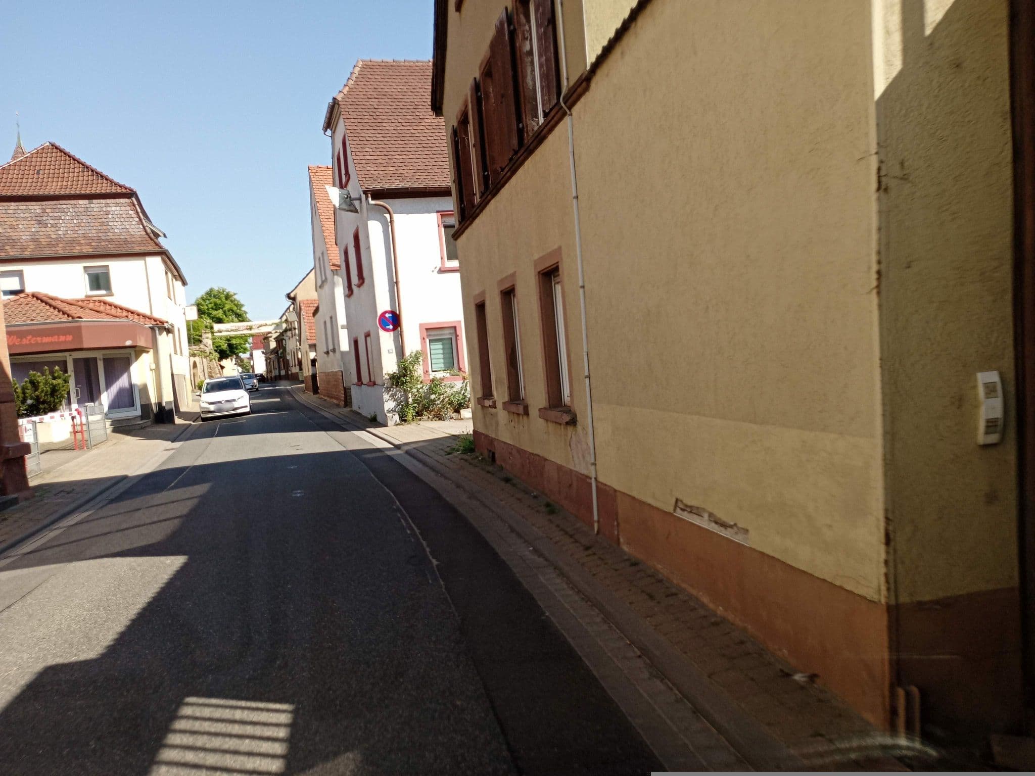 Street view near Pension Petry, Bockenheim — © atze02 (CC BY-SA · Mapillary)
