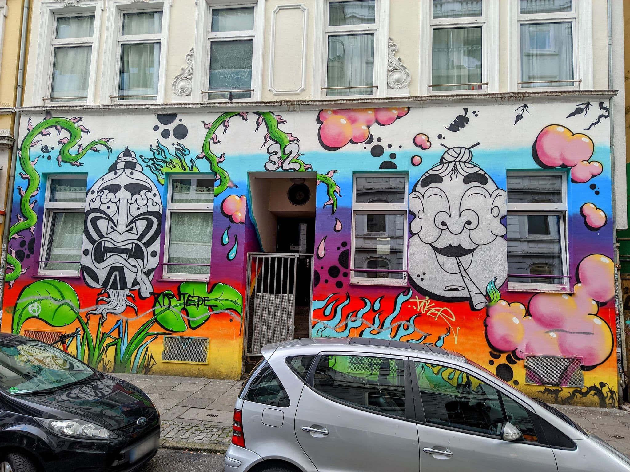 Street view near Hotel Cult, St. Pauli — © km2bp (CC BY-SA · Mapillary)