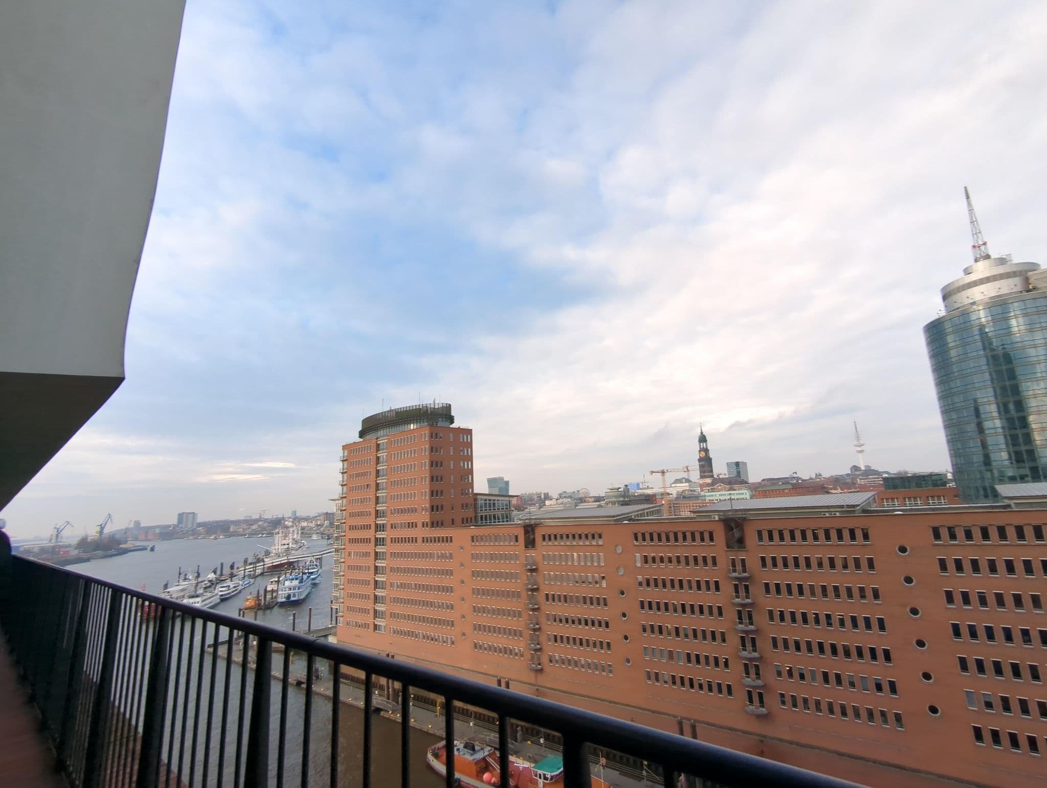 Street view near The Westin, HafenCity — © ente (CC BY-SA · Mapillary)