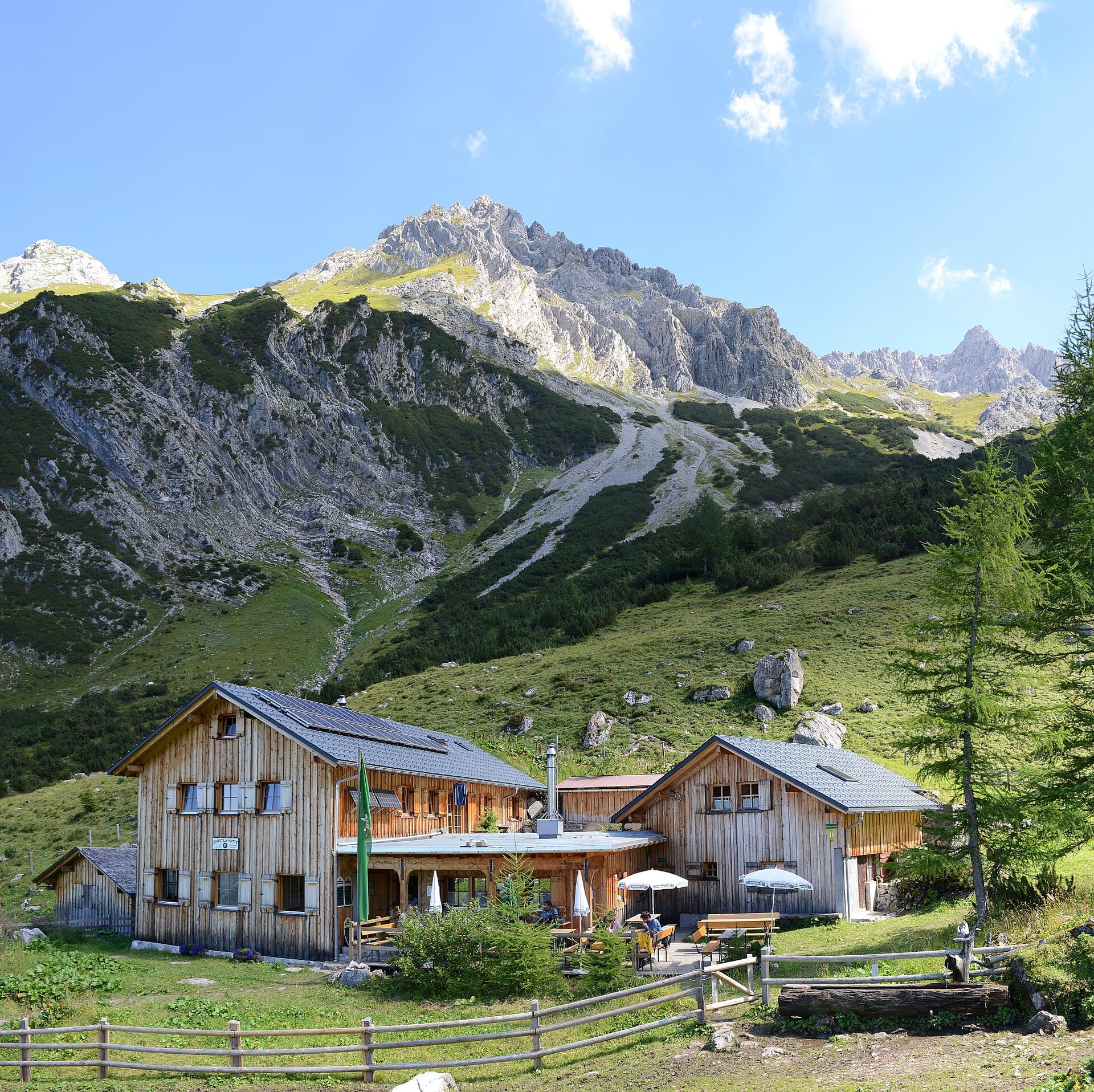 Sarotlahütte (via Wikimedia Commons, CC BY-SA 3.0 at)
