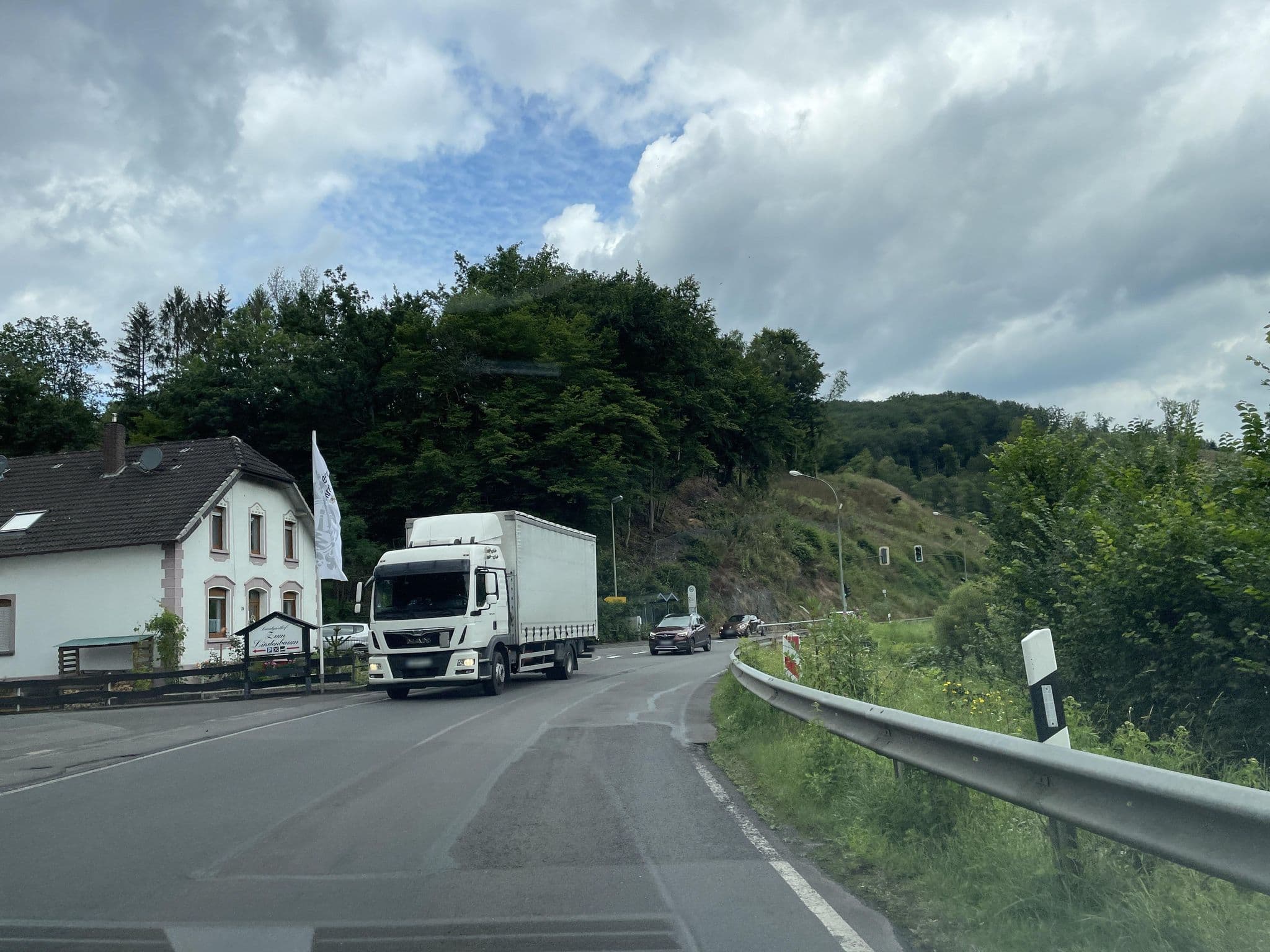 Street view near Zum Lindenbaum, Finnentrop — © baldur80 (CC BY-SA · Mapillary)