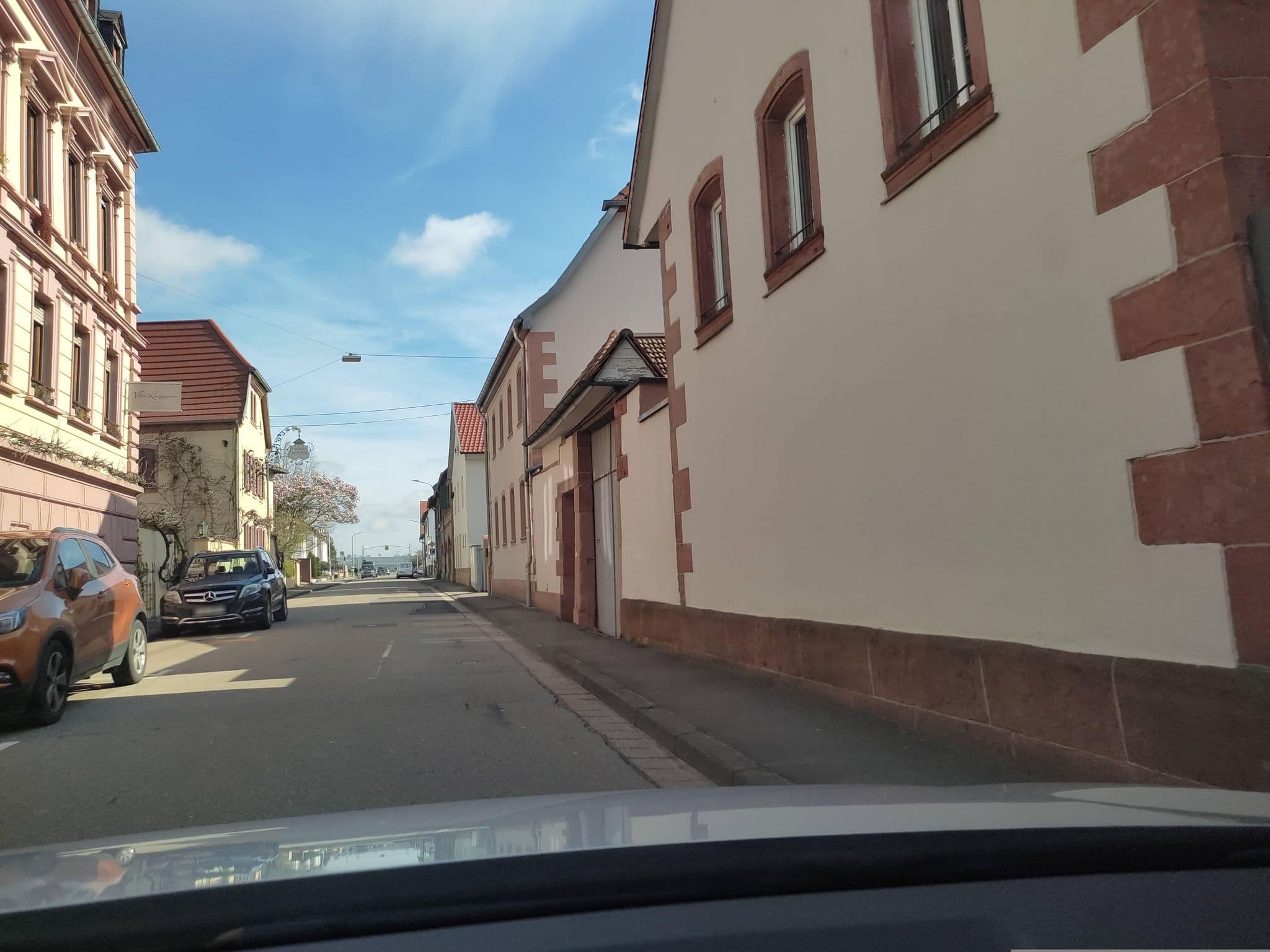 Street view near Villa Königsgarten, Siebeldingen — © rausk (CC BY-SA · Mapillary)