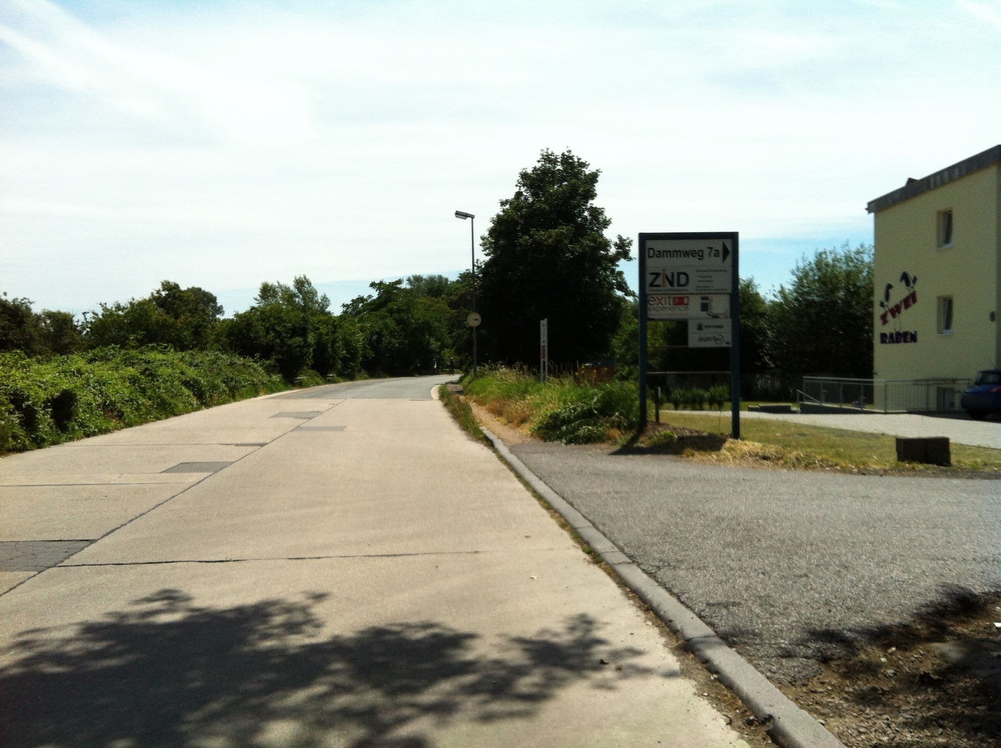 Street view near Zwei Raben Pension, Ginsheim-Gustavsburg — © miguel_andrade (CC BY-SA · Mapillary)