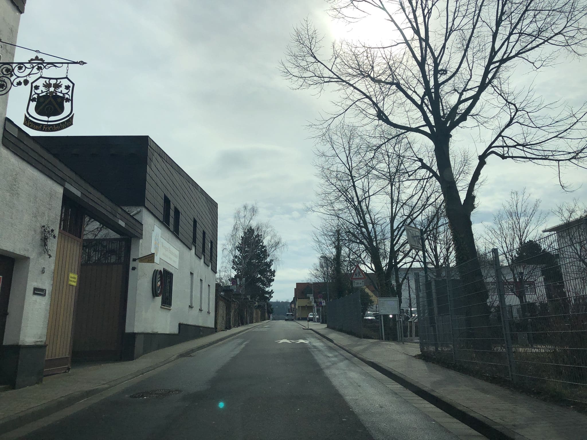 Street view near Weingut Friedrichshof, Nierstein — © chuck (CC BY-SA · Mapillary)