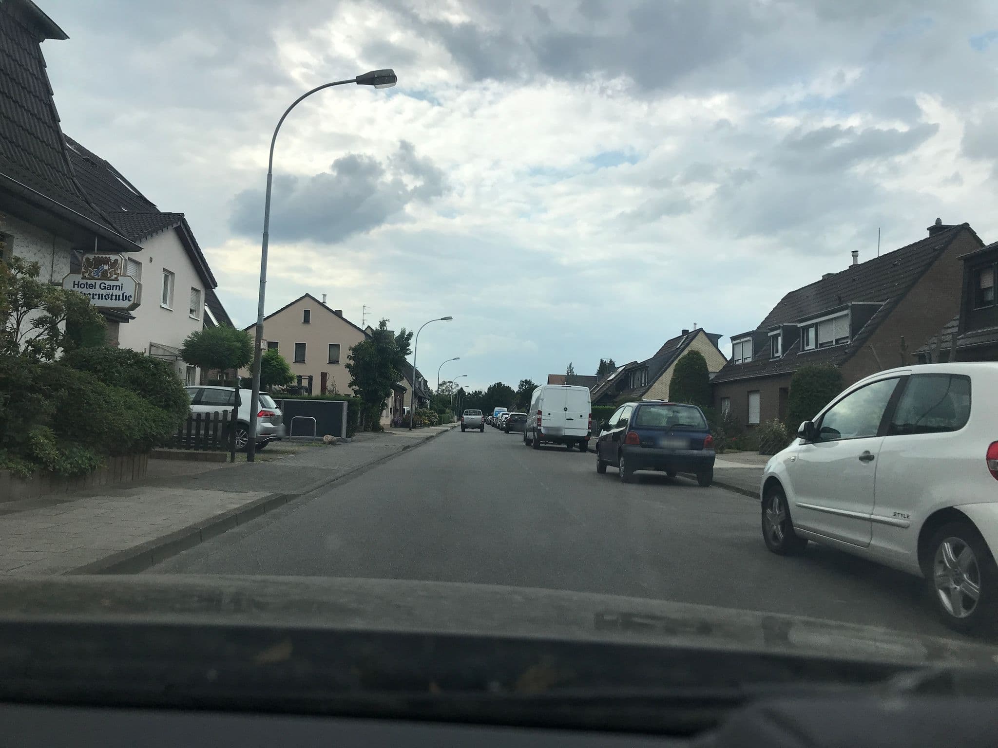 Street view near Hotel garni Bayernstube, Tönisvorst — © saschahaberkorn (CC BY-SA · Mapillary)