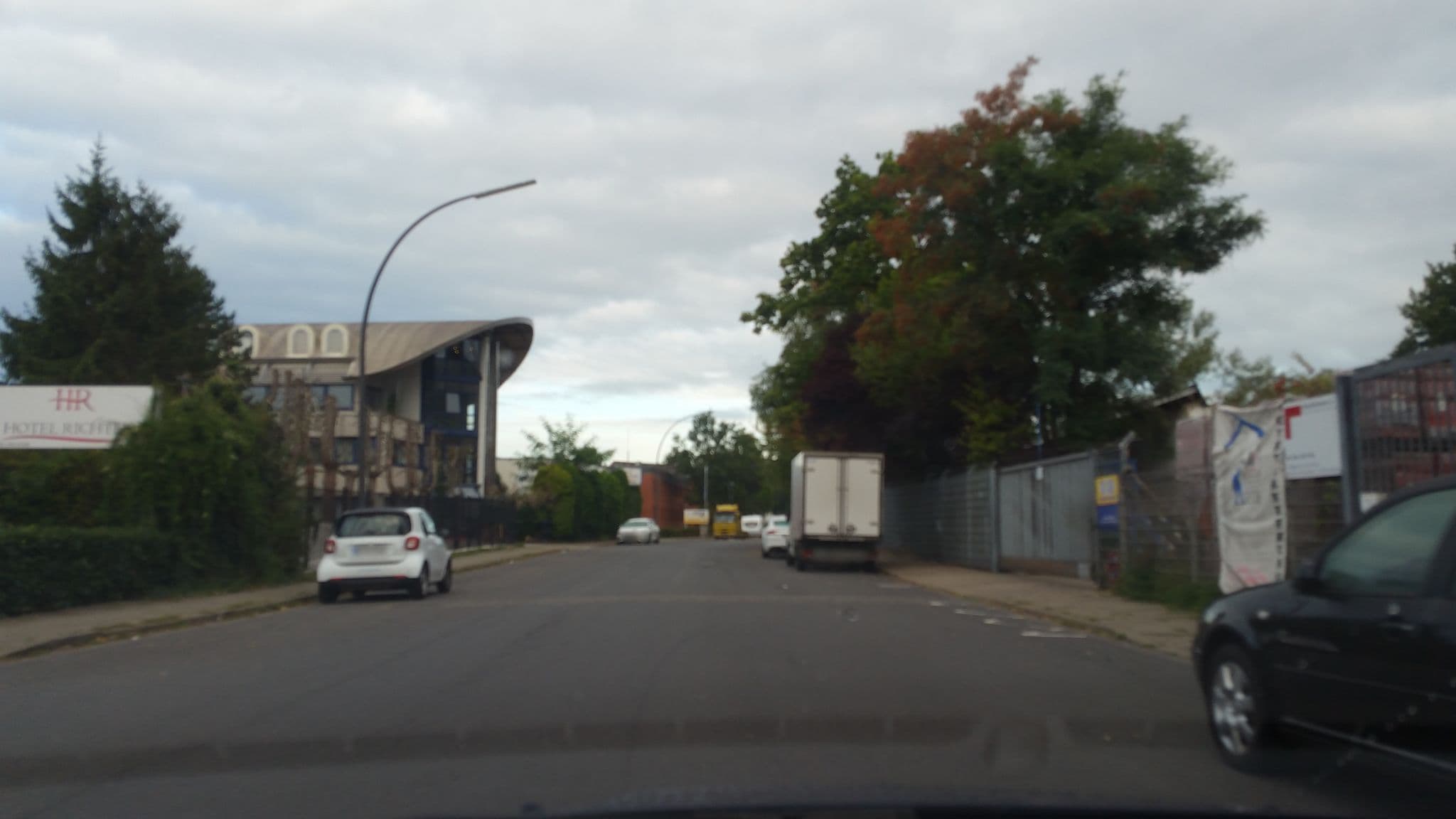 Street view near Hotel Richter, Steilshoop — © dasdani (CC BY-SA · Mapillary)