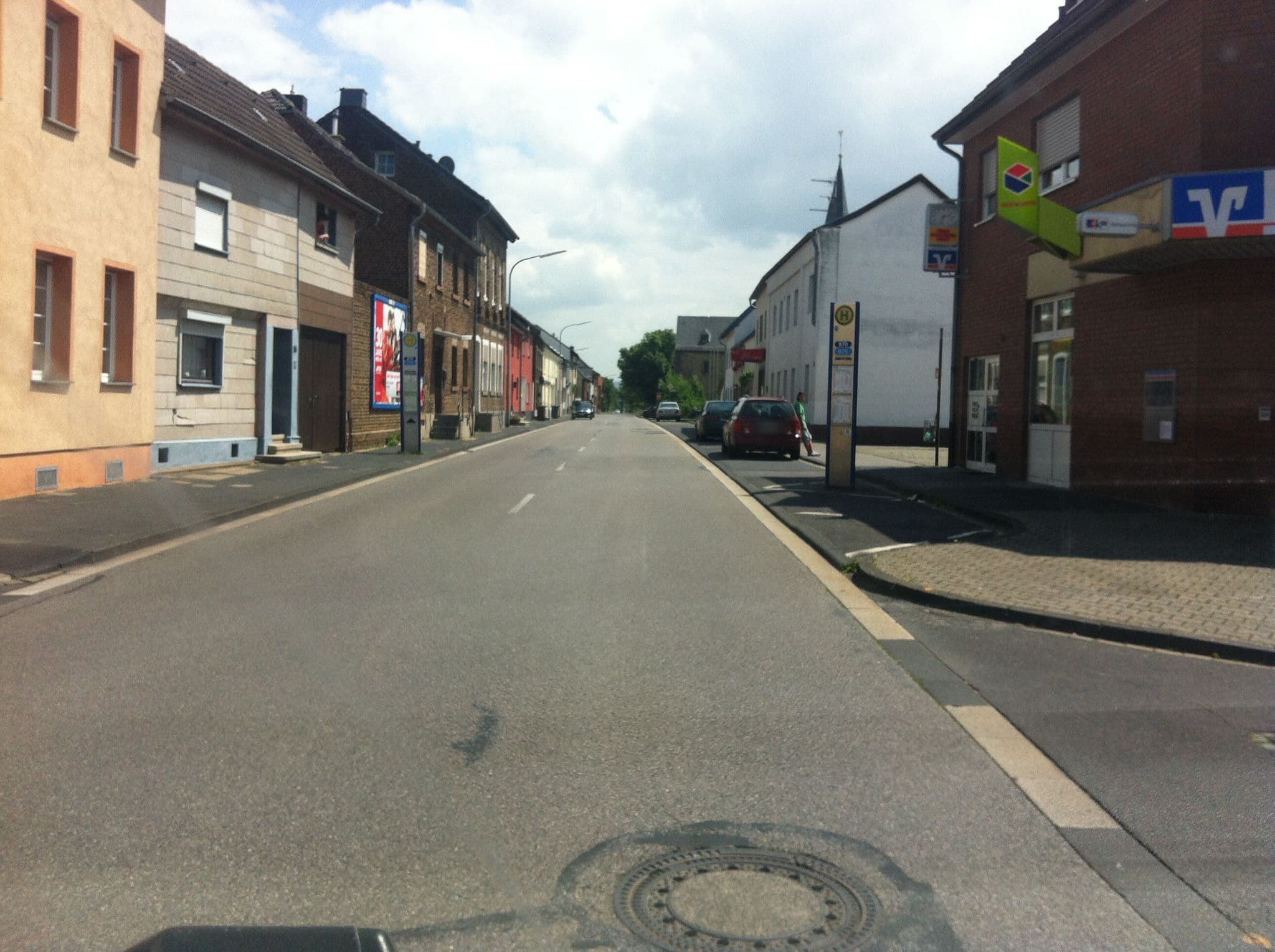 Street view near Gästezimmer em Dorfkrug, Euskirchen — © raymond (CC BY-SA · Mapillary)